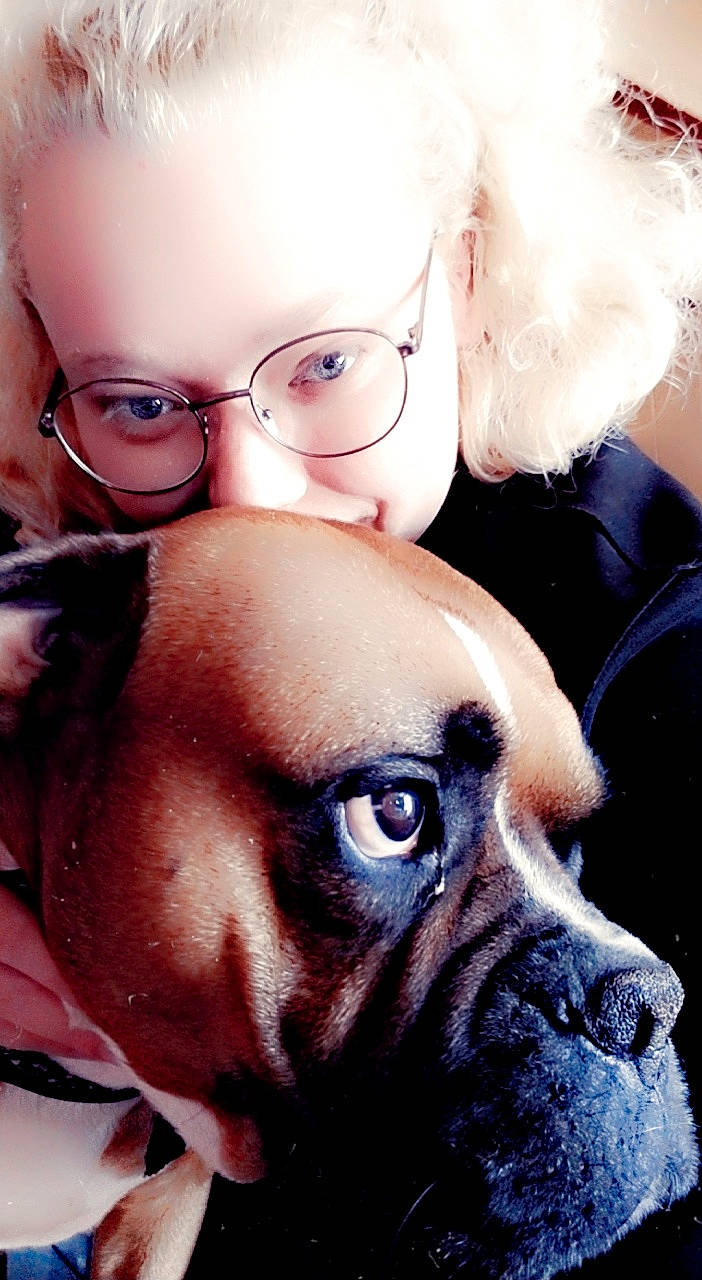 Capitaine a rejoint le concours — aidez-le/la à gagner de superbes lots ! beauty, boxer, bulldog, carnivore, companion_dog, cool, dog, dog_breed, ear, eyewear, fawn, gesture, glasses, happy, nose, organ, snapshot, snout, vision_care, working_animal