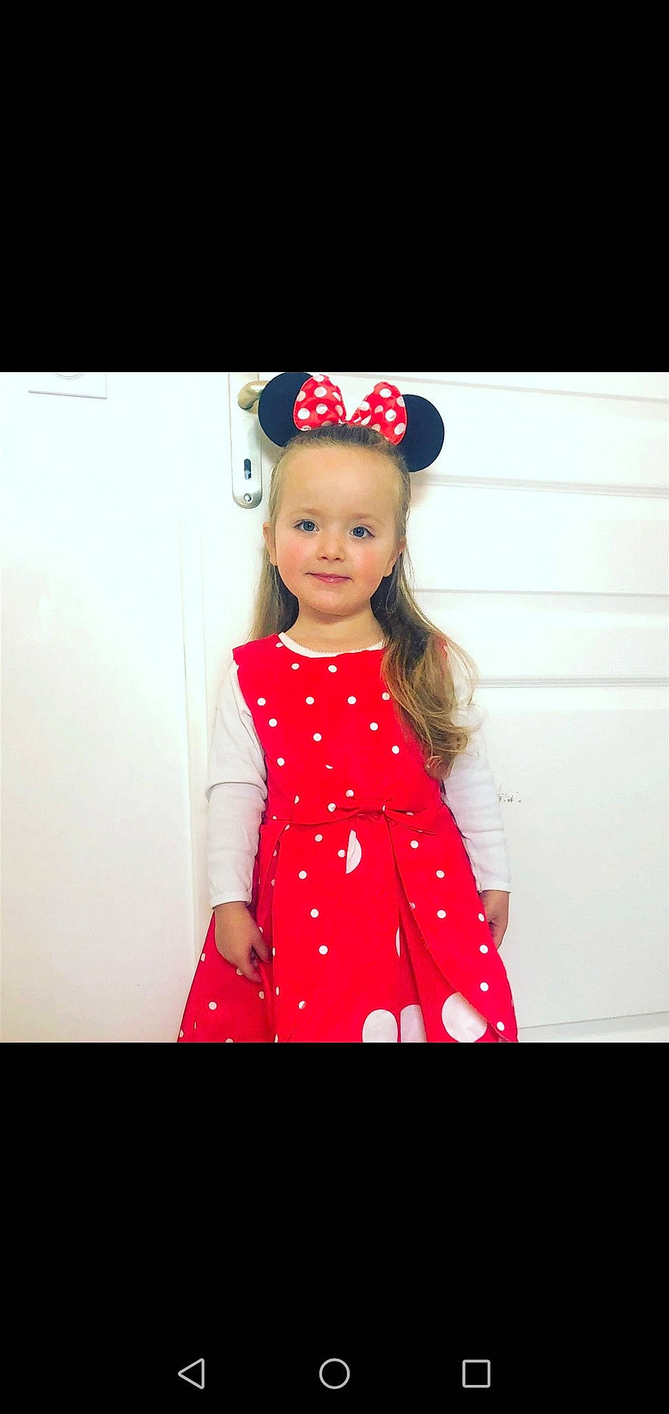 Eva participe au concours pour gagner de l'argent avec cette photo : baby_toddler_clothing, cap, clothing, collar, day_dress, dress, electric_blue, entertainment, event, fashion_design, formal_wear, happy, joy, magenta, neck, one_piece_garment, pattern, person, sleeve, smile