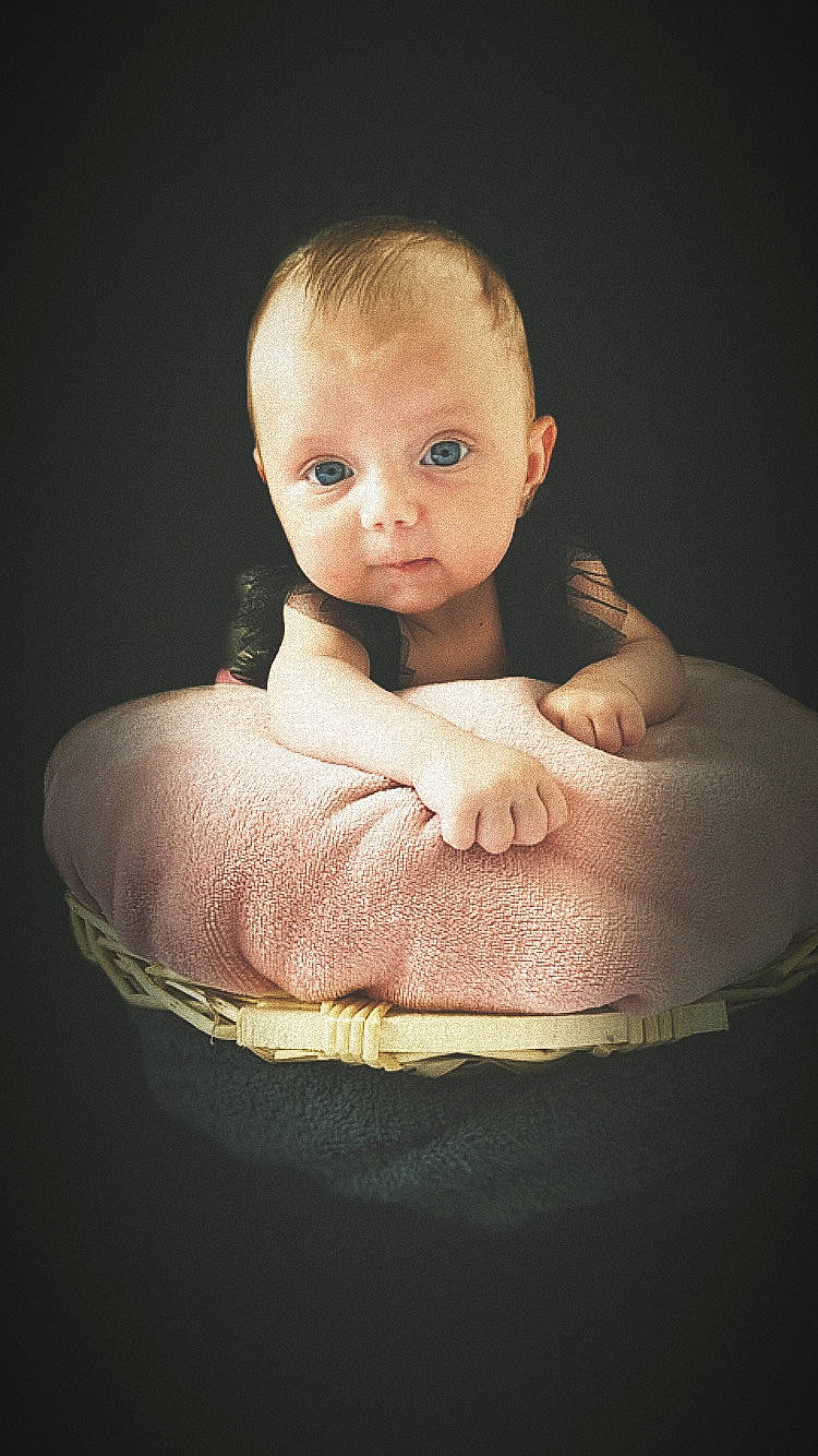 Joy a rejoint le concours — aidez-le/la à gagner de superbes lots ! abdomen, arm, baby, cheek, child, chin, eye, face, head, human, lip, muscle, nose, person, photography, portrait, skin, stomach, toddler