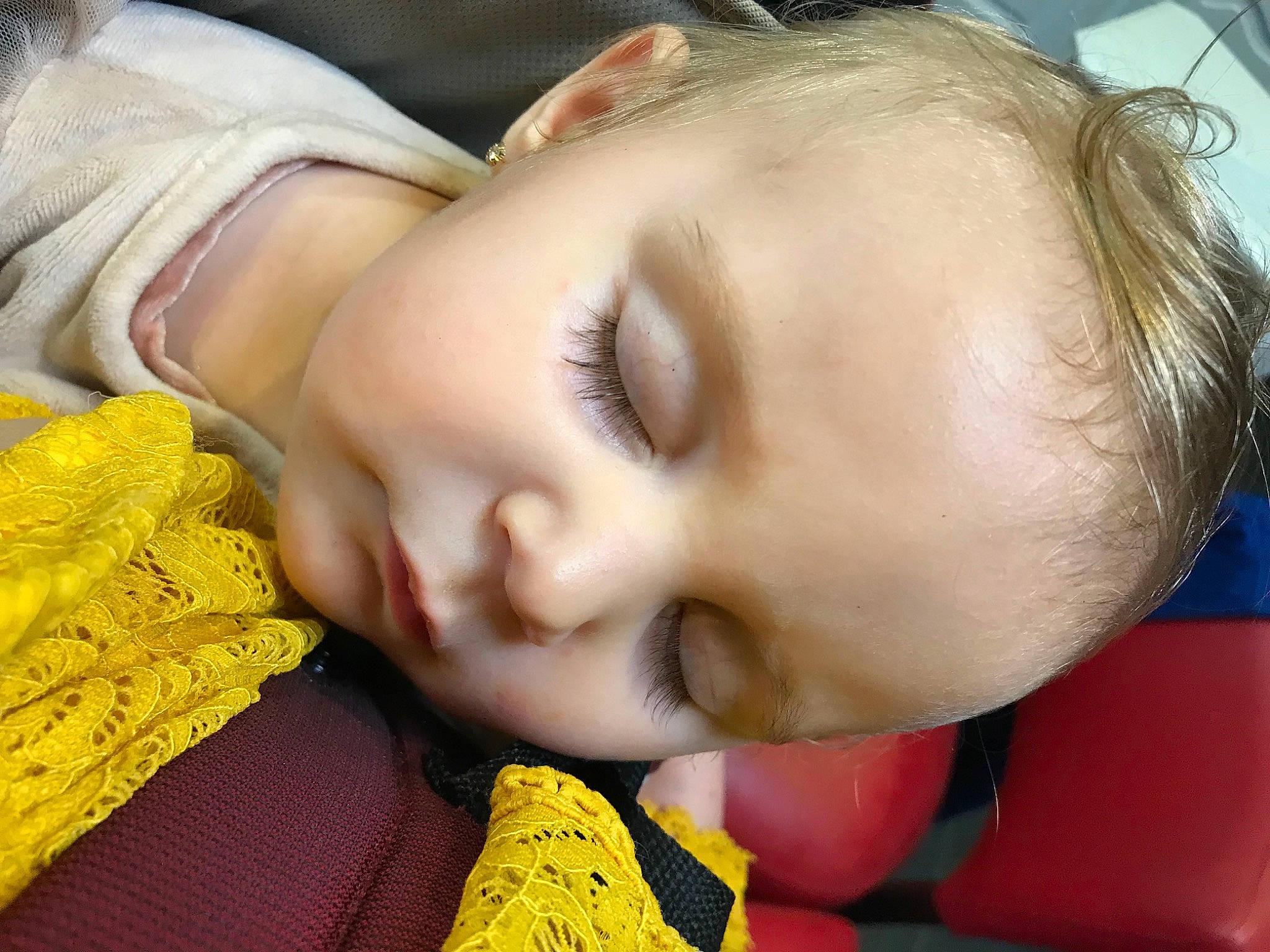 Victoria participe au concours pour gagner de l'argent avec cette photo : baby, cheek, comfort, doll, ear, eye, eyebrow, eyelash, forehead, happy, human_body, iris, lip, mouth, neck, nose, organ, person, skin, toddler