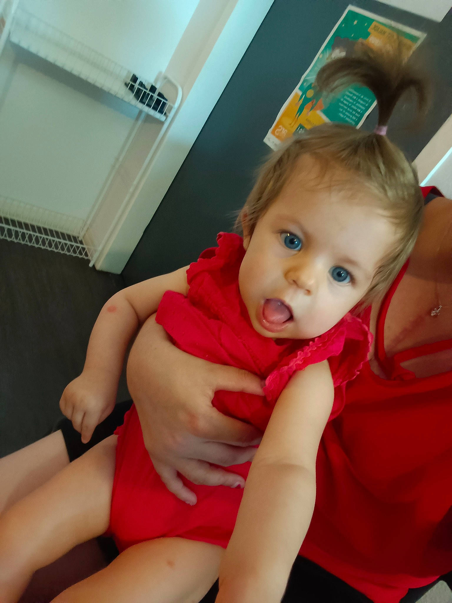 Diana a rejoint le concours — aidez-le/la à gagner de superbes lots ! abdomen, baby_toddler_clothing, chair, chest, comfort, elbow, eye, fun, hairstyle, happy, joint, knee, lap, leg, mouth, neck, person, shoulder, skin, thigh