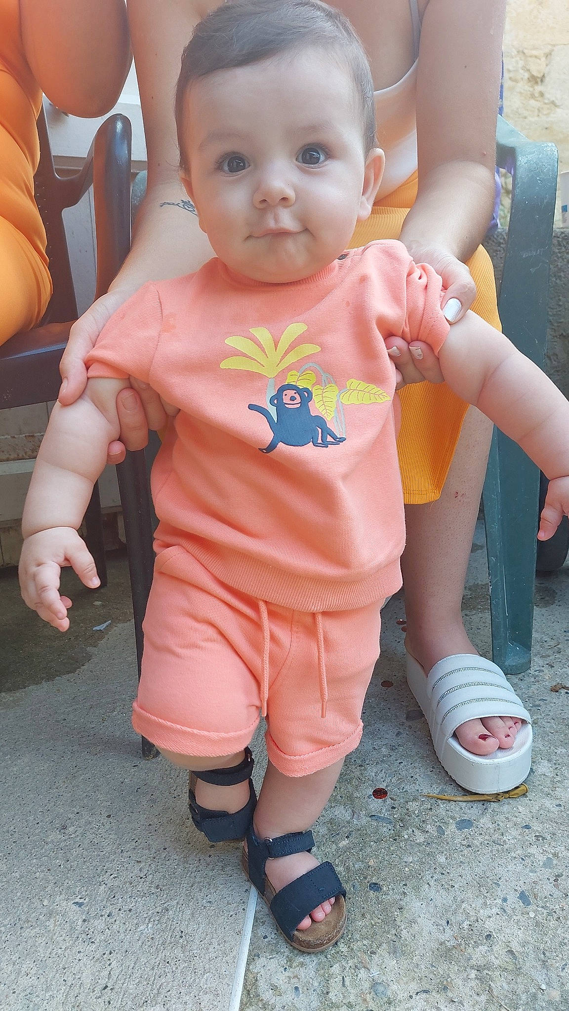 Josué participe au concours pour gagner de l'argent avec cette photo : baby, baby_toddler_clothing, cheek, child, eye, eyelash, fun, happy, human_leg, mouth, nose, people, person, pink, shoe, skin, sleeve, sock, thumb, toddler