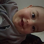 Zayan participe au concours pour gagner de l'argent avec cette photo : baby, child, smile, face, close_up, sweatshirt, cartoon, penguin, happy, young, portrait, indoors, person, cute, apparel, head, skin, eyebrows, eyelashes, cheeks