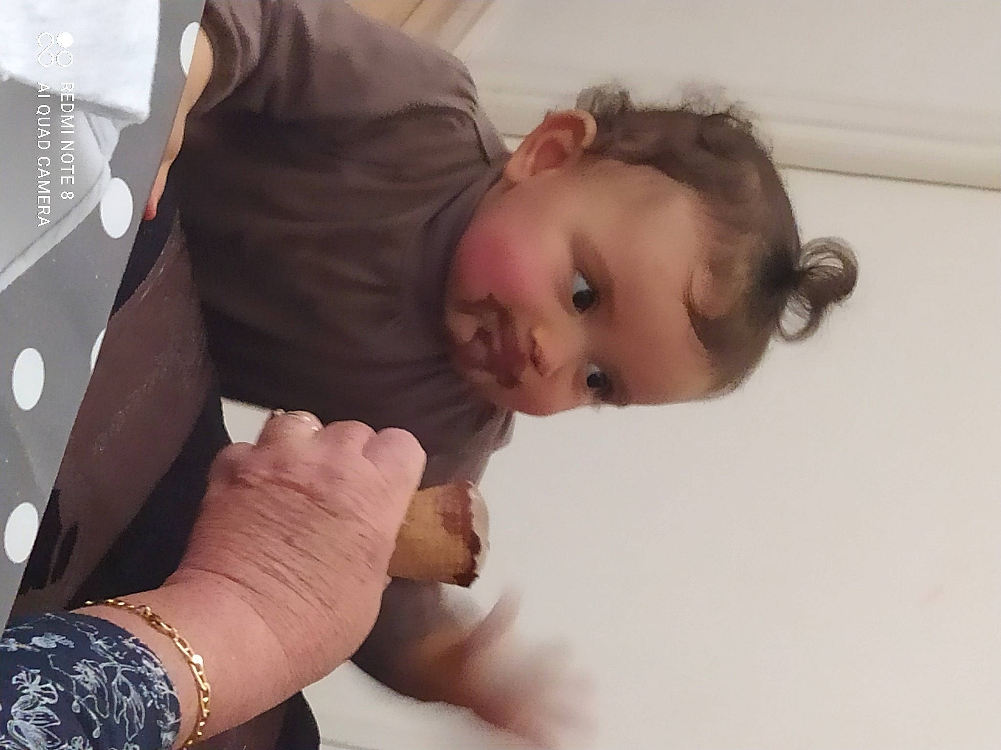 Nora participe au concours pour gagner de l'argent avec cette photo : arm, child, comfort, elbow, eyelash, finger, fun, gesture, hand, happy, jewellery, joint, lip, mehndi, nail, neck, nose, person, skin, thumb