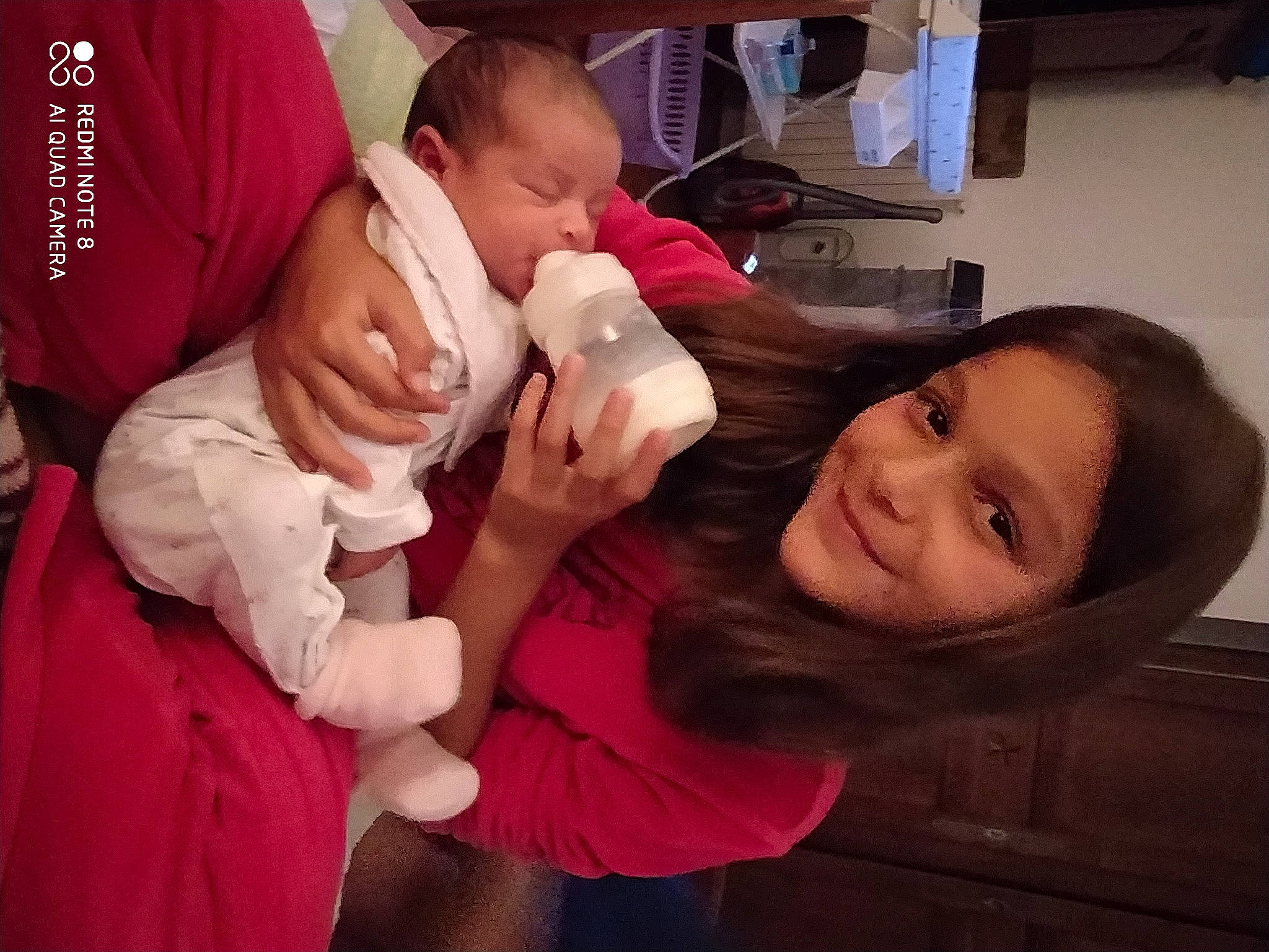 Inès a rejoint le concours — aidez-le/la à gagner de superbes lots ! arm, birth, cheek, child, ear, hand, happy, joy, leg, mouth, muscle, person, smile