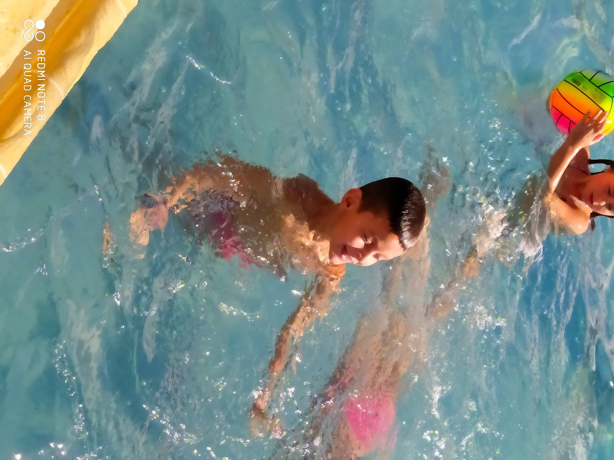 Kylian participe au concours pour gagner de l'argent avec cette photo : freestyle_swimming, fun, headwear, individual_sports, leisure, leisure_centre, medley_swimming, person, recreation, swimmer, swimming, swimming_pool, water, water_park