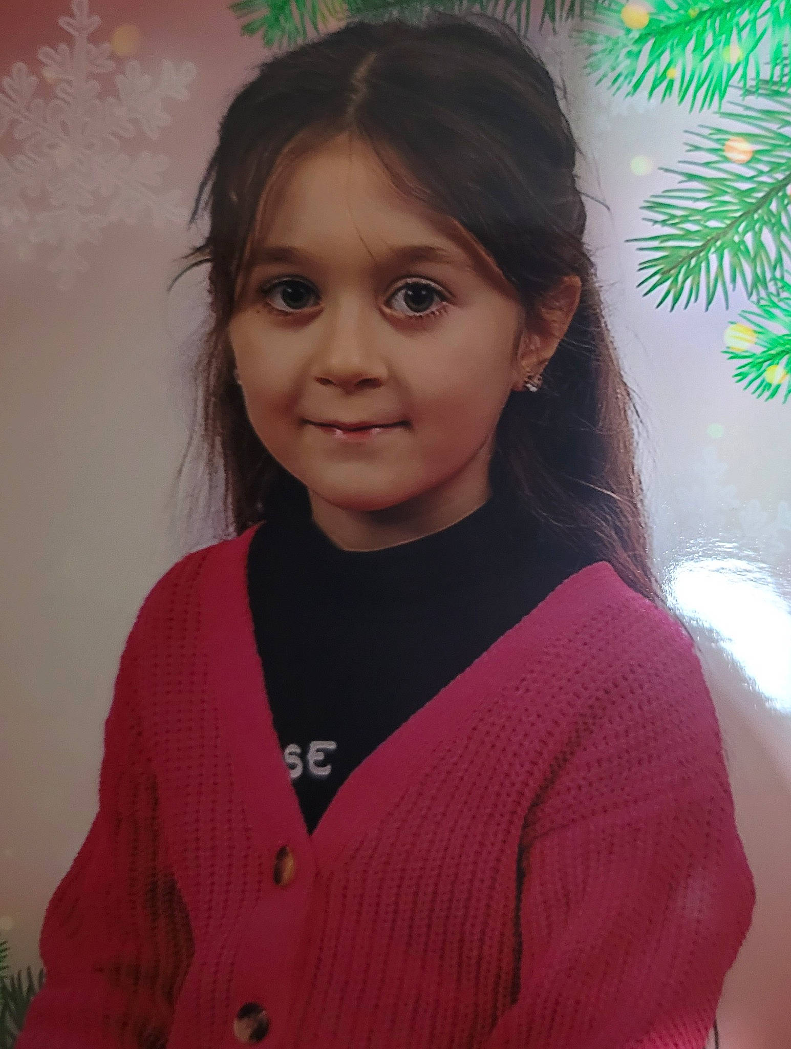 Daisya participe au concours pour gagner de l'argent avec cette photo : cheek, chin, eye, eyebrow, face, forehead, hair, hairstyle, happy, head, human_body, iris, joy, lip, nose, organ, person, pink, skin, sleeve