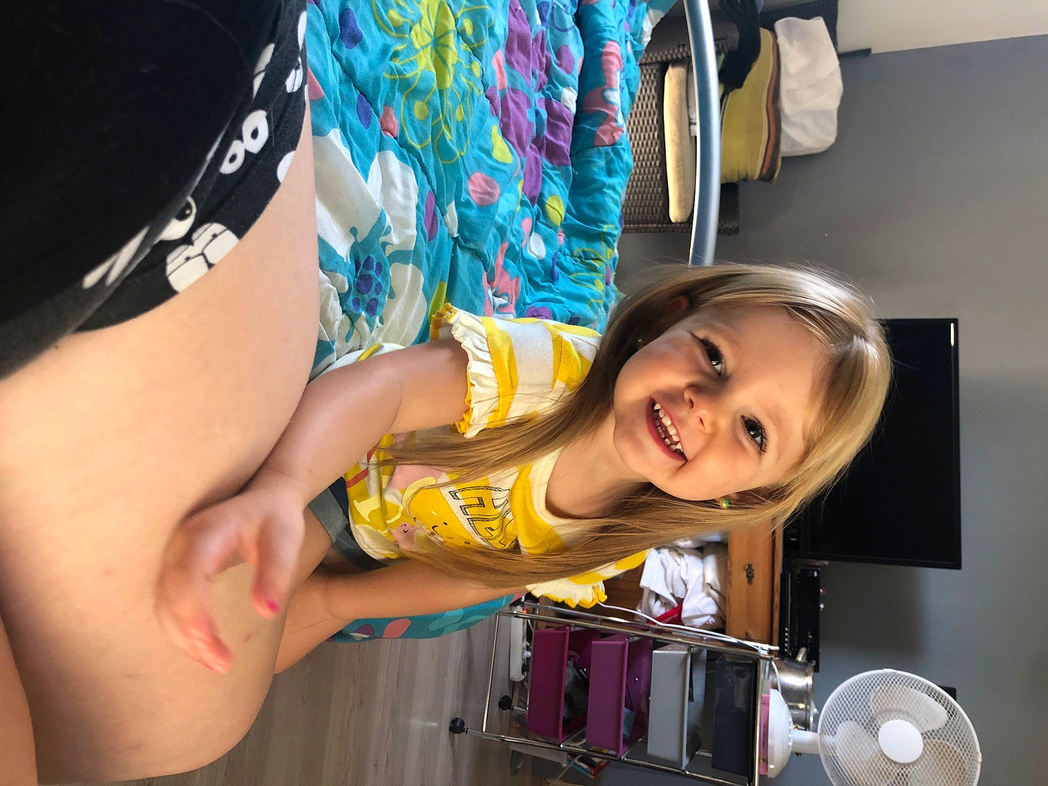 Clélia a rejoint le concours — aidez-le/la à gagner de superbes lots ! black_hair, fun, joy, mouth, person