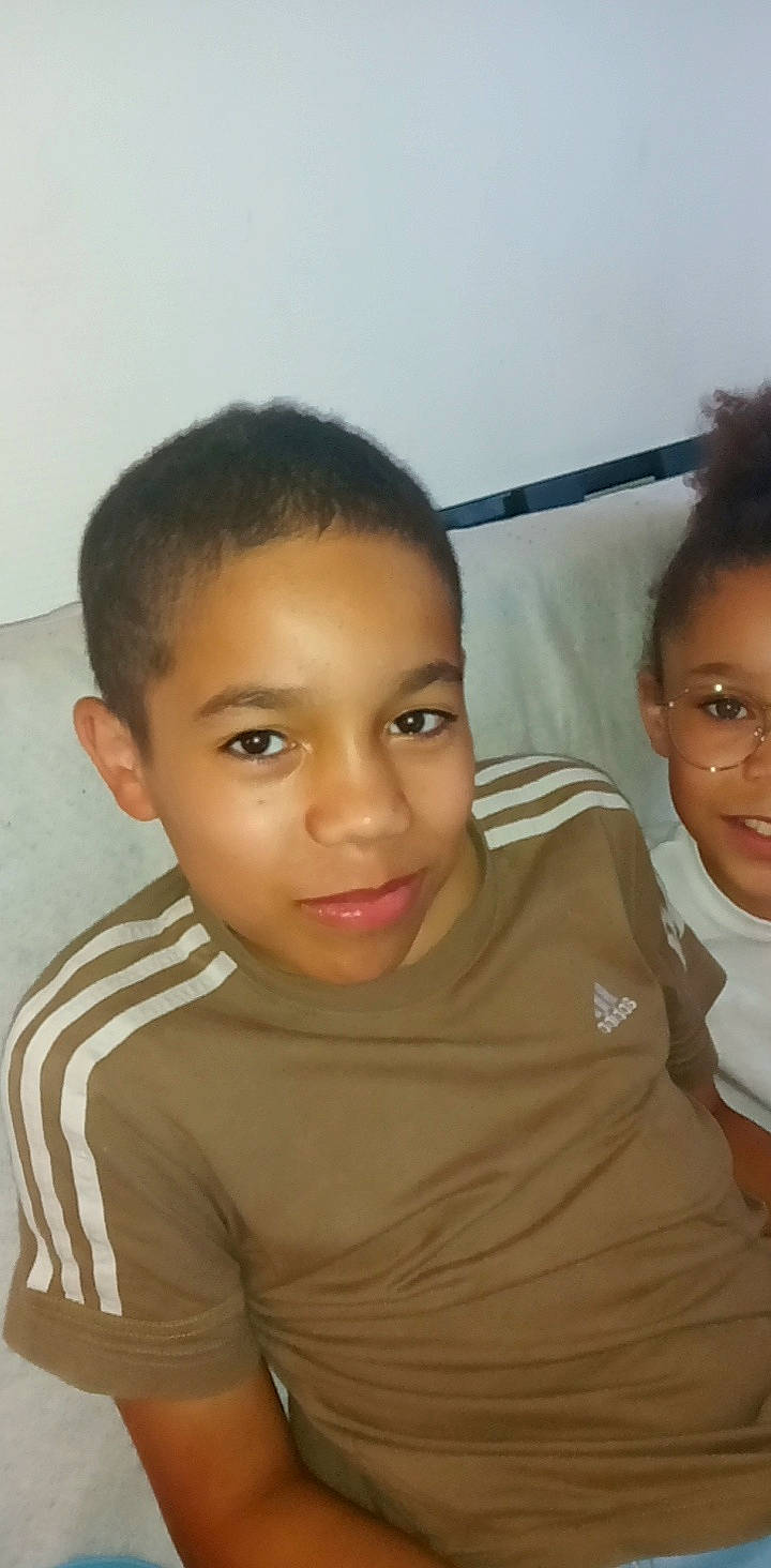 Rhailey participe au concours pour gagner de l'argent avec cette photo : black_hair, cheek, child, chin, eyebrow, eyelash, face, forehead, fun, gesture, glasses, happy, iris, joy, lip, neck, nose, person, skin, smile