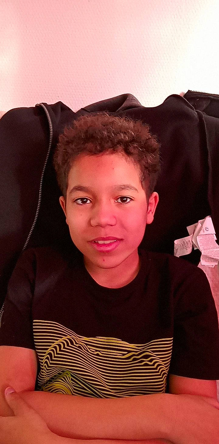 Rhailey a rejoint le concours — aidez-le/la à gagner de superbes lots ! cheek, chin, cool, eyebrow, eyelash, fashion, flash_photography, forehead, hairstyle, happy, head, joy, lip, mouth, muscle, neck, organ, person, shoulder, skin