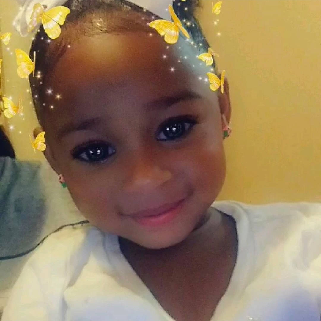 Asiyah is registered to the contest to win money with this photo: beauty, cheek, child, eye, eyebrow, face, fashion_accessory, forehead, hair, hair_accessory, hairstyle, head, headpiece, lip, nose, person, selfie, skin, smile, toddler