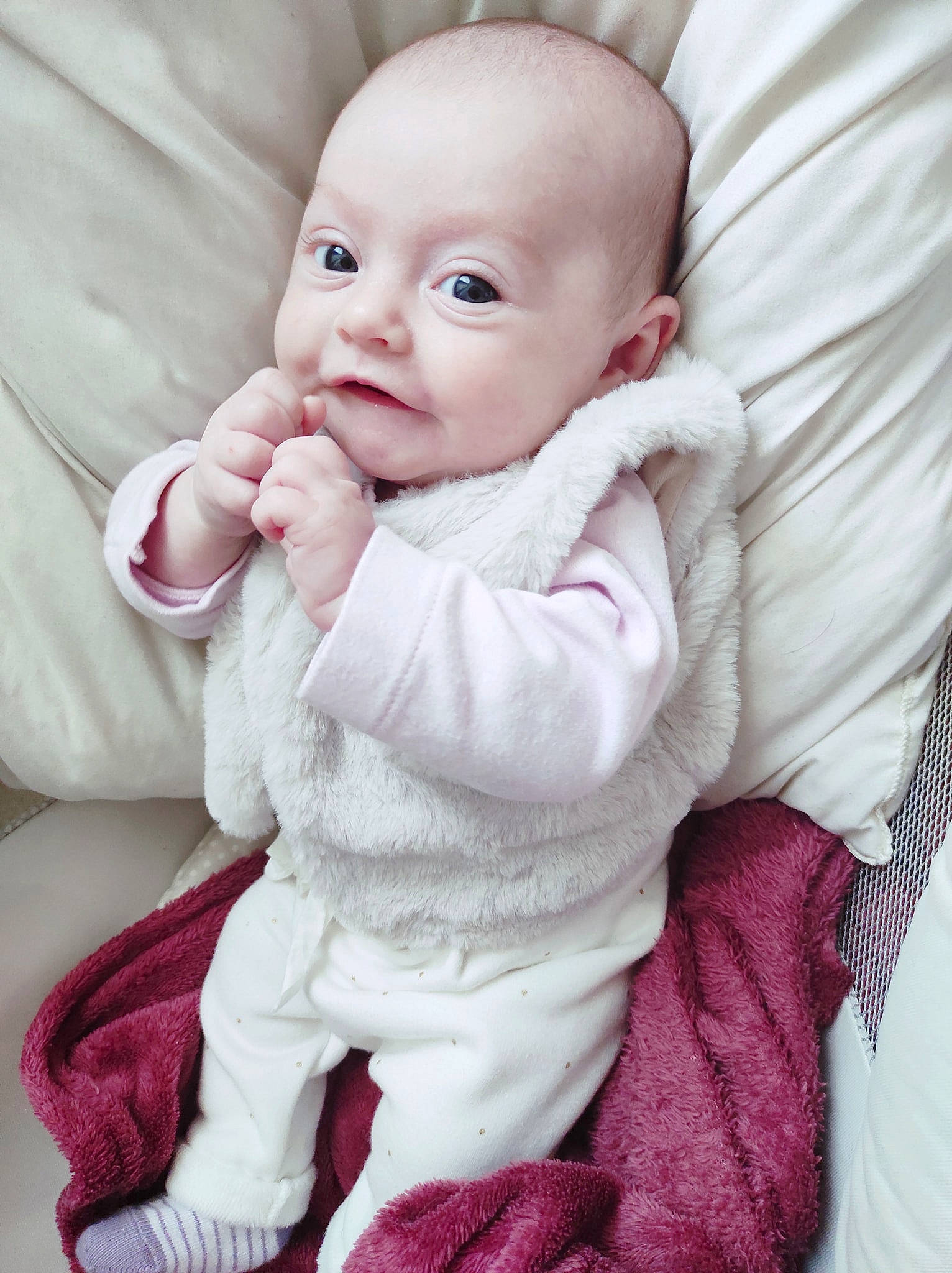 Meyline a rejoint le concours — aidez-le/la à gagner de superbes lots ! baby, baby_toddler_clothing, cheek, child, collar, comfort, gesture, happy, human_body, lip, magenta, nose, outerwear, person, pink, skin, sleeve, smile, textile, toddler