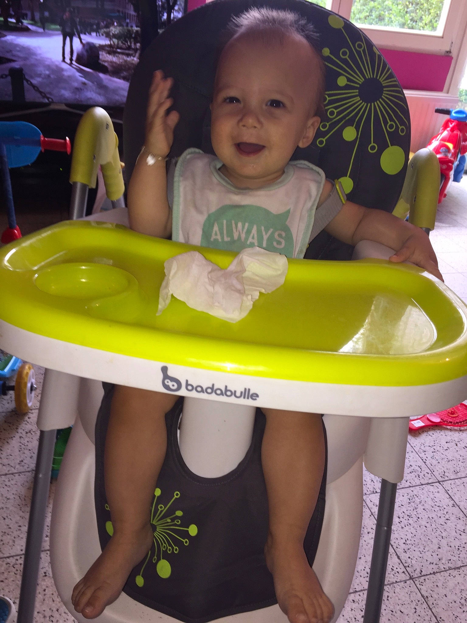 Yanis a rejoint le concours — aidez-le/la à gagner de superbes lots ! baby, child, fun, person, play, smile, toddler, vacation, yellow