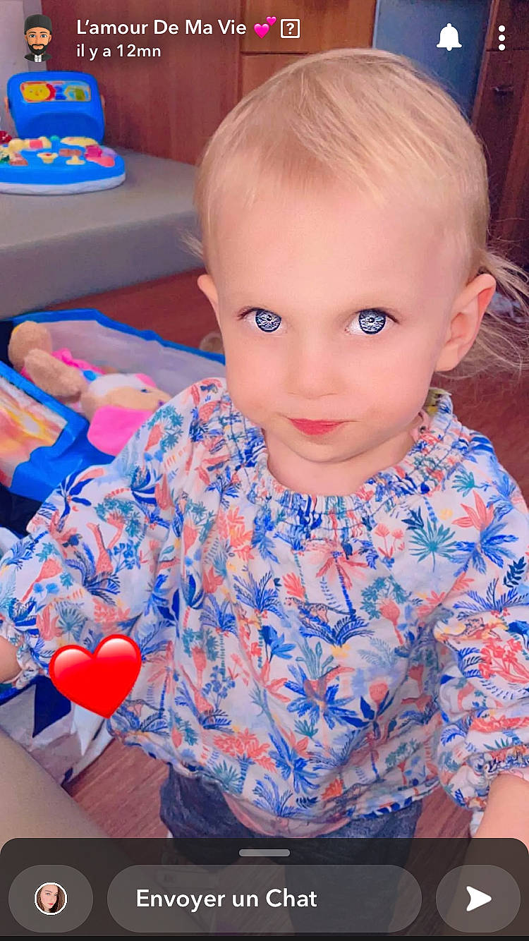 Nalya a rejoint le concours — aidez-le/la à gagner de superbes lots ! azure, balloon, blue, cheek, child, cool, electric_blue, event, facial_expression, fun, hairstyle, happy, human, iris, joy, nose, orange, organ, person, product