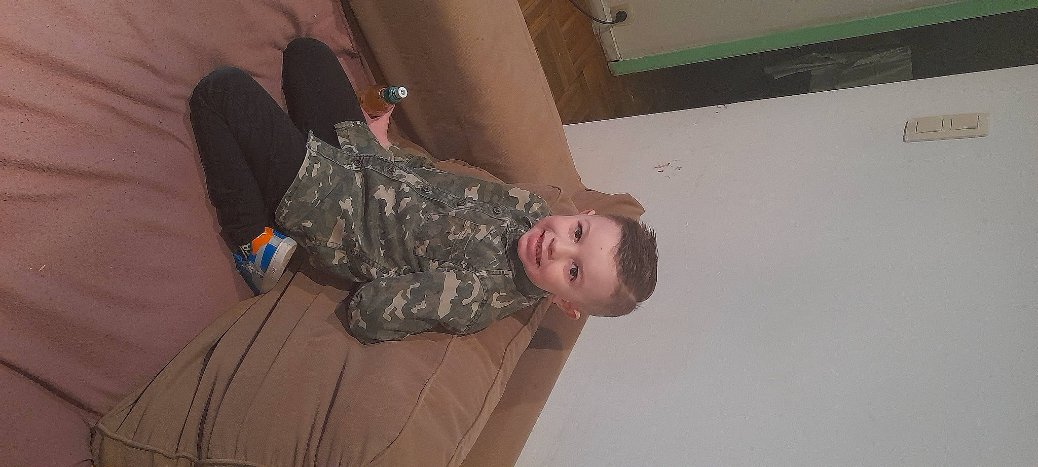 Sofian a rejoint le concours — aidez-le/la à gagner de superbes lots ! army, camouflage, cargo_pants, comfort, fun, gesture, infantry, joint, joy, marines, military, military_camouflage, military_organization, military_person, military_uniform, non_commissioned_officer, pattern, person, room, soldier