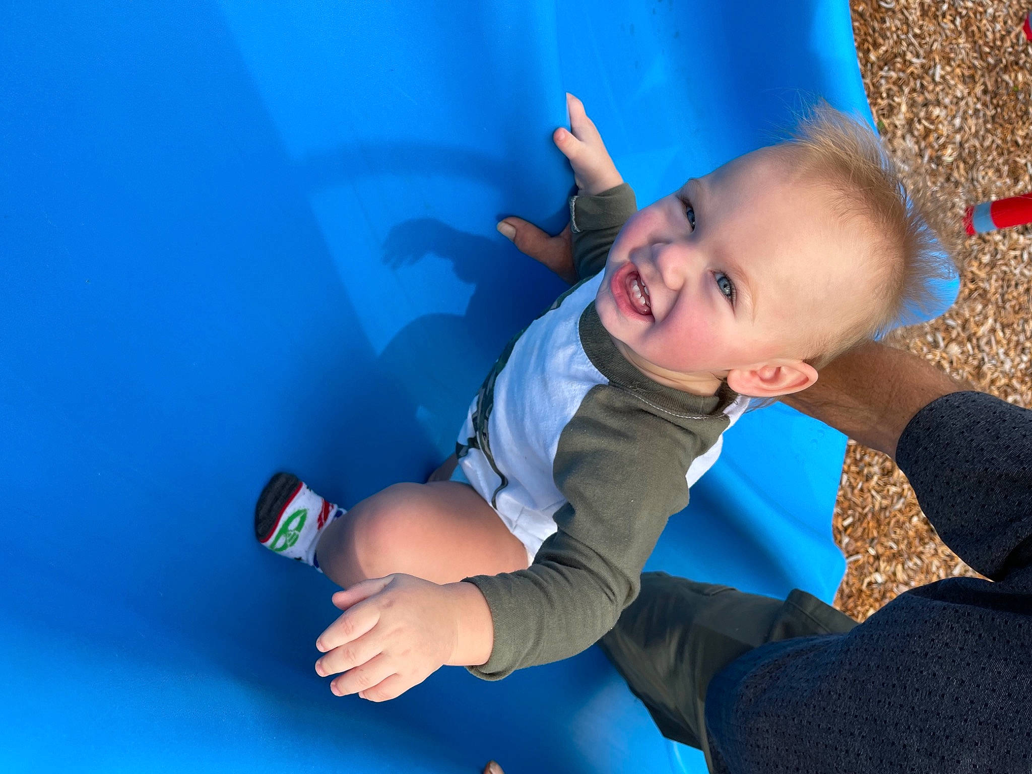 Gary is registered to the contest to win money with this photo: arm, azure, blue, elbow, electric_blue, finger, flash_photography, fun, gesture, grass, hand, happy, human_body, joint, knee, leisure, person, recreation, smile, t_shirt