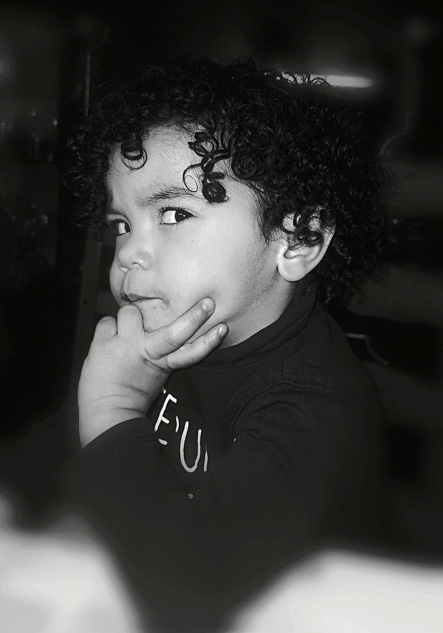 Mathis participe au concours pour gagner de l'argent avec cette photo : beauty, black, black_and_white, cheek, chin, cool, eye, eyebrow, face, facial_expression, forehead, hair, head, lip, monochrome, monochrome_photography, nose, person, photograph, skin