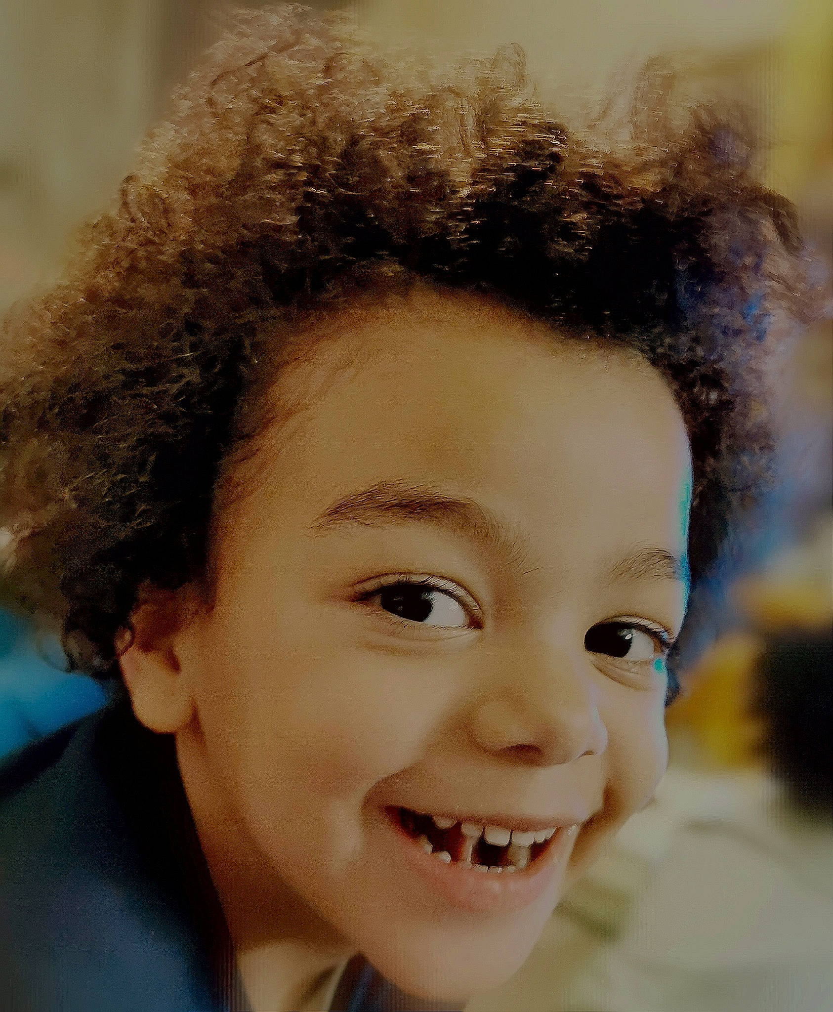 Liam participe au concours pour gagner de l'argent avec cette photo : afro, cheek, child, chin, eyebrow, face, facial_expression, forehead, hair, hairstyle, happy, head, human, joy, laugh, lip, mouth, nose, person, skin