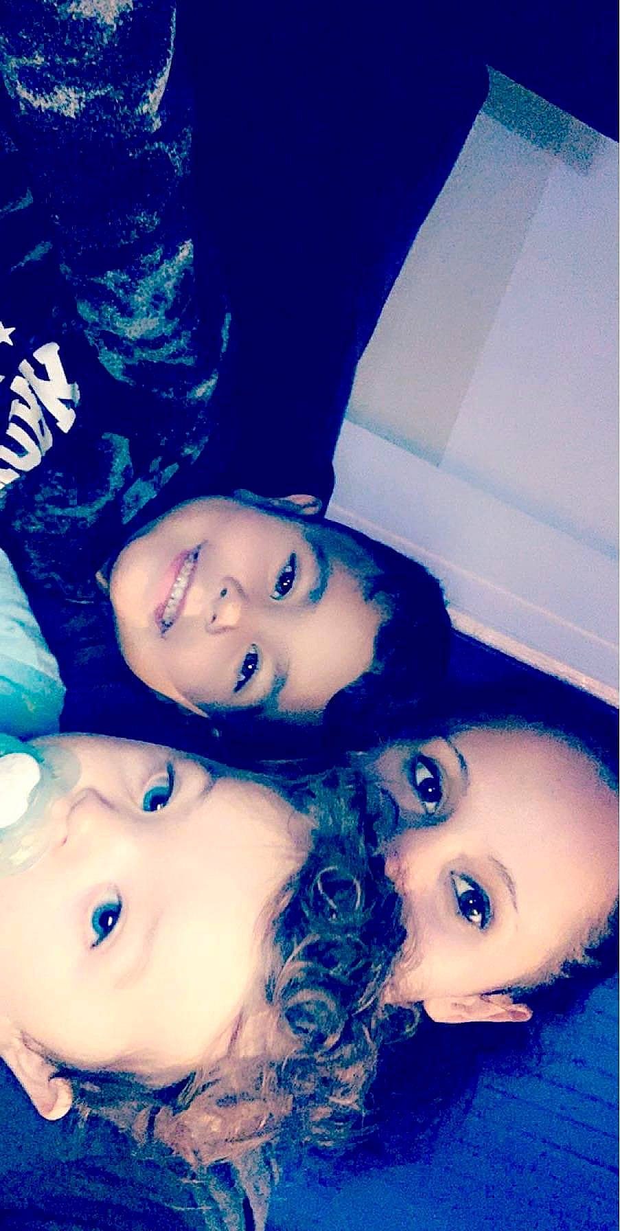 Matheo participe au concours pour gagner de l'argent avec cette photo : black_hair, child, fun, joy, person, photography, selfie, smile