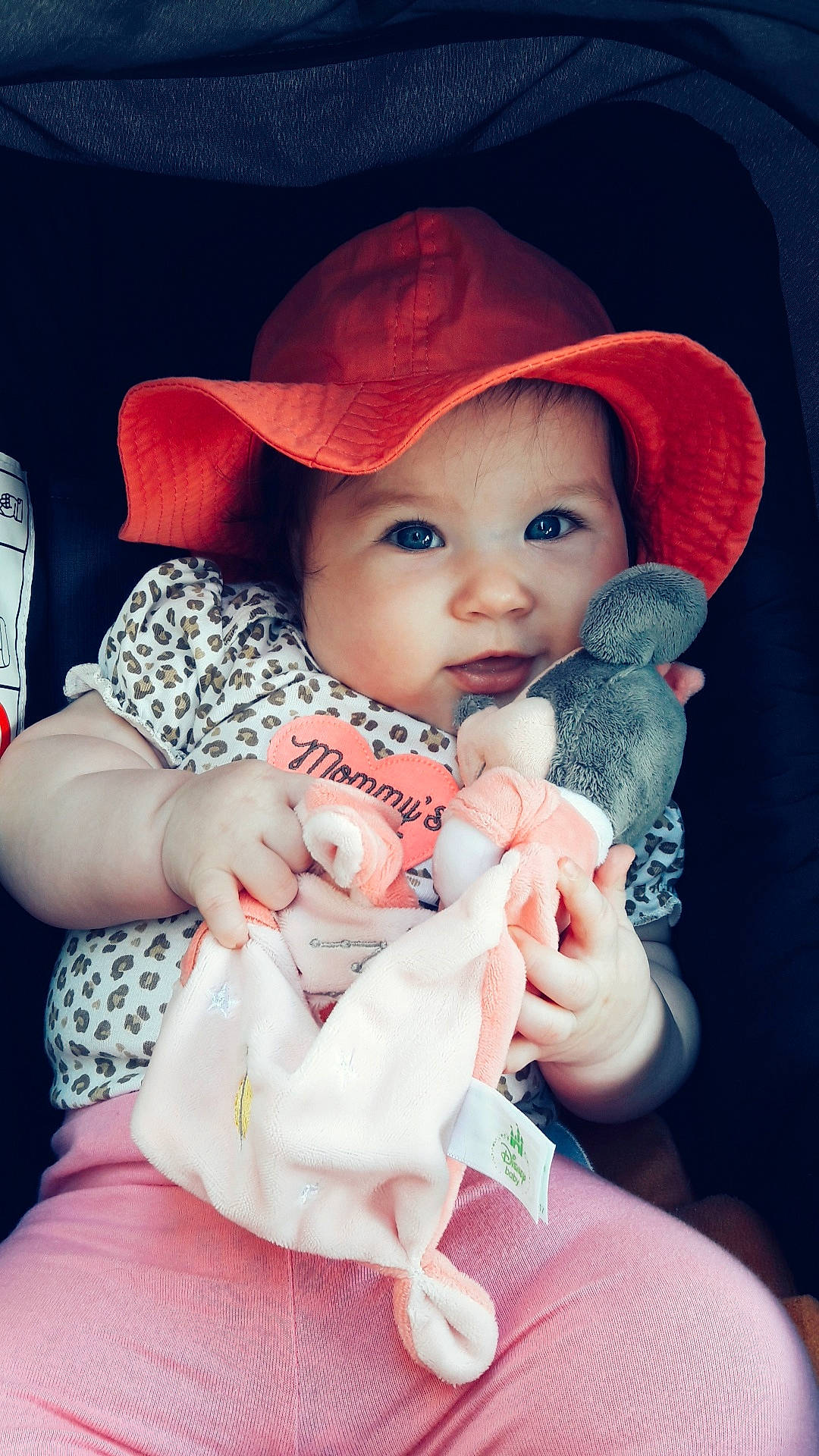 Bianca a rejoint le concours — aidez-le/la à gagner de superbes lots ! child, fun, girl, hair_accessory, infant, person, pink, product, red, skin, smile, textile, toddler