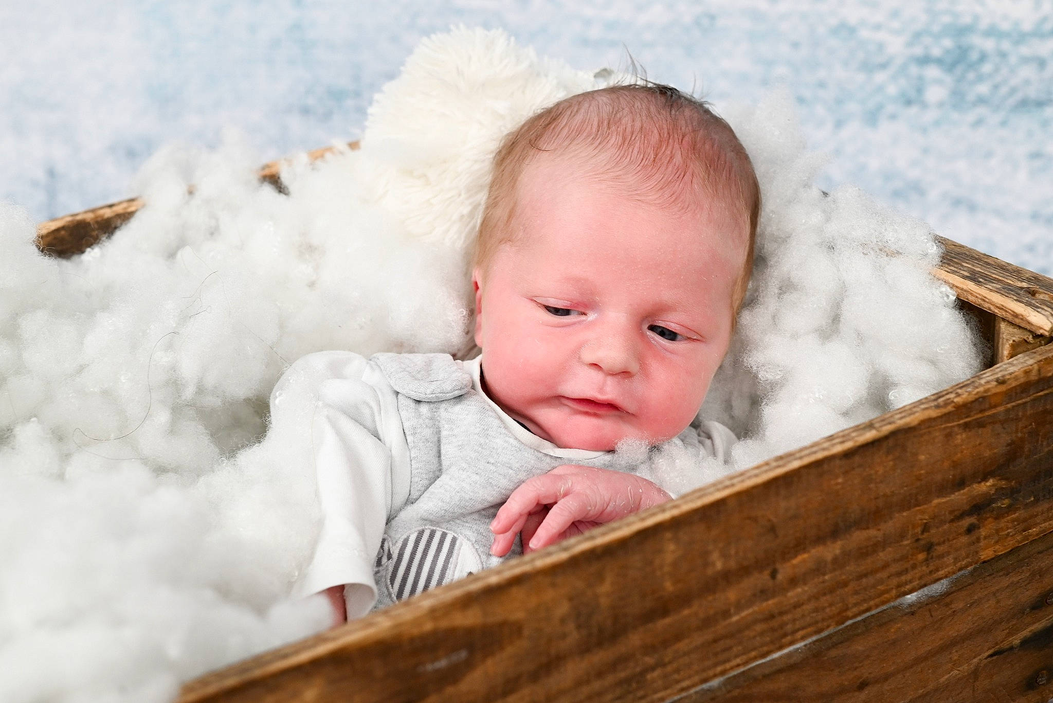 Timéo participe au concours pour gagner de l'argent avec cette photo : baby, baby_toddler_clothing, cheek, child, comfort, face, flash_photography, fun, grass, happy, iris, leisure, nose, people_in_nature, person, portrait_photography, sitting, skin, snow, toddler