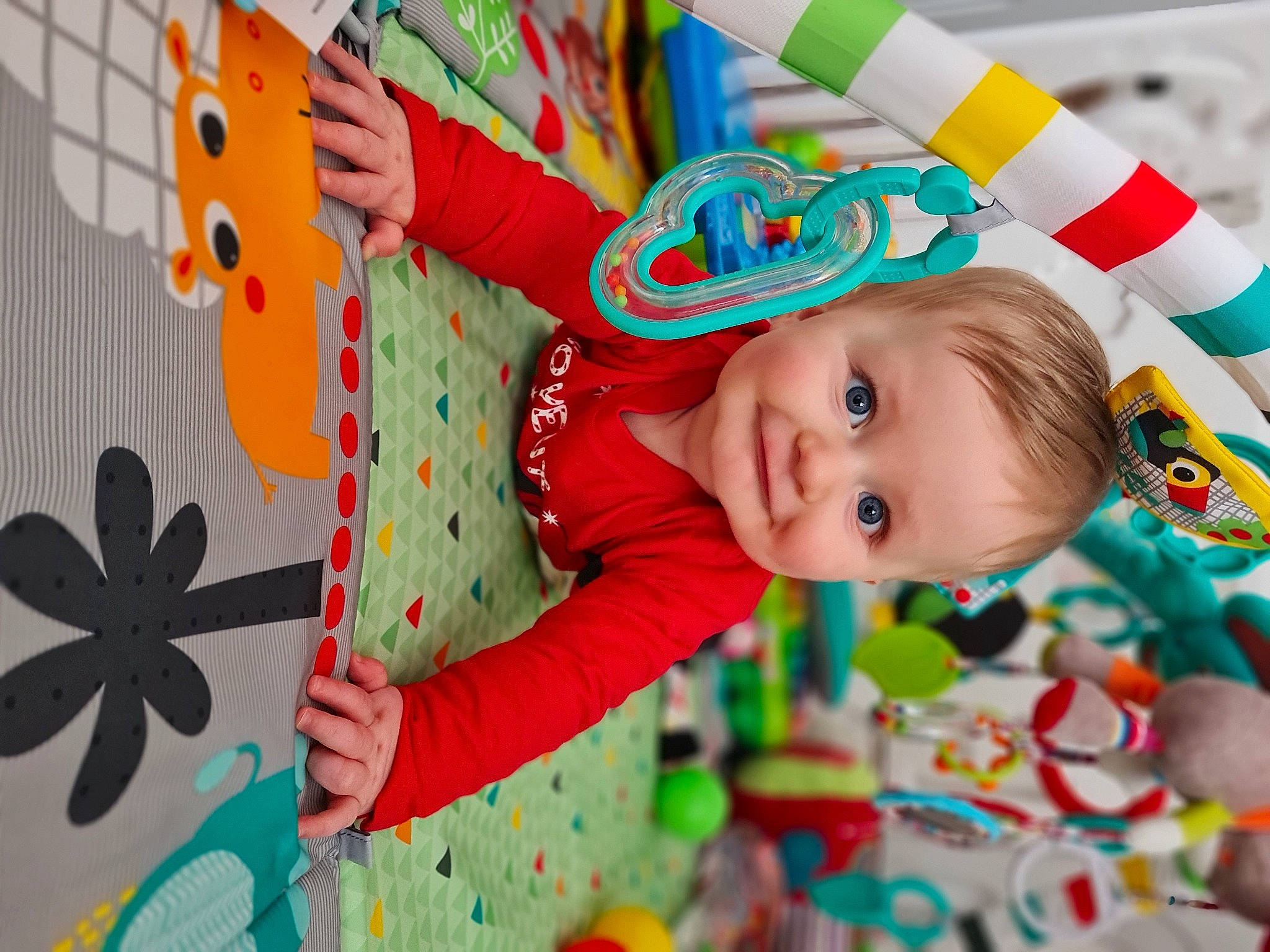 Timéo participe au concours pour gagner de l'argent avec cette photo : baby, baby_toddler_clothing, beauty, child, event, fun, green, happy, hat, leisure, pattern, person, play, product, room, smile, snapshot, textile, toddler, toy