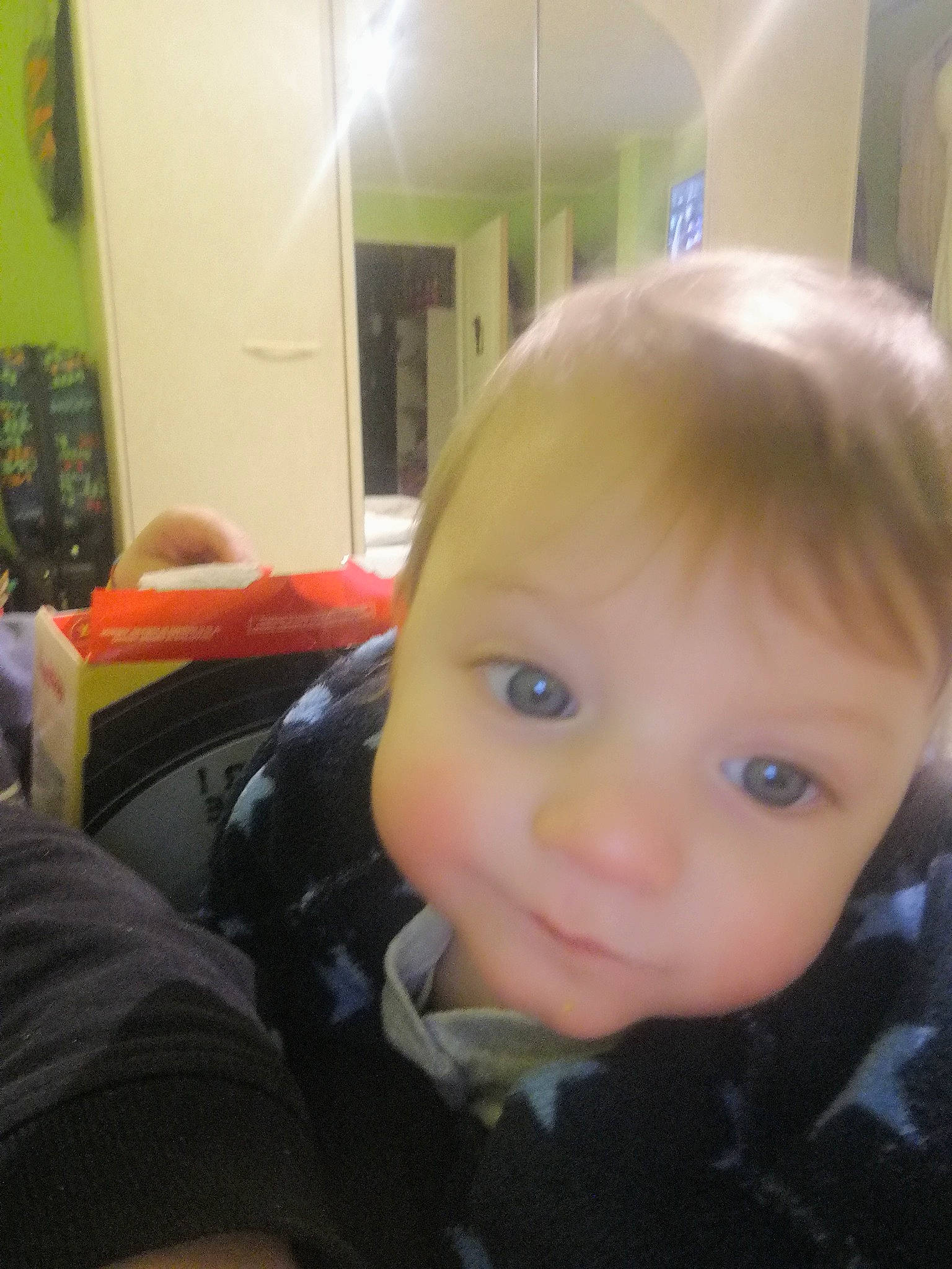 Djino a rejoint le concours — aidez-le/la à gagner de superbes lots ! blond, cheek, child, chin, day, ear, eye, eyebrow, face, forehead, hair, hairstyle, head, human_hair_color, infant, mouth, nose, person, selfie, skin