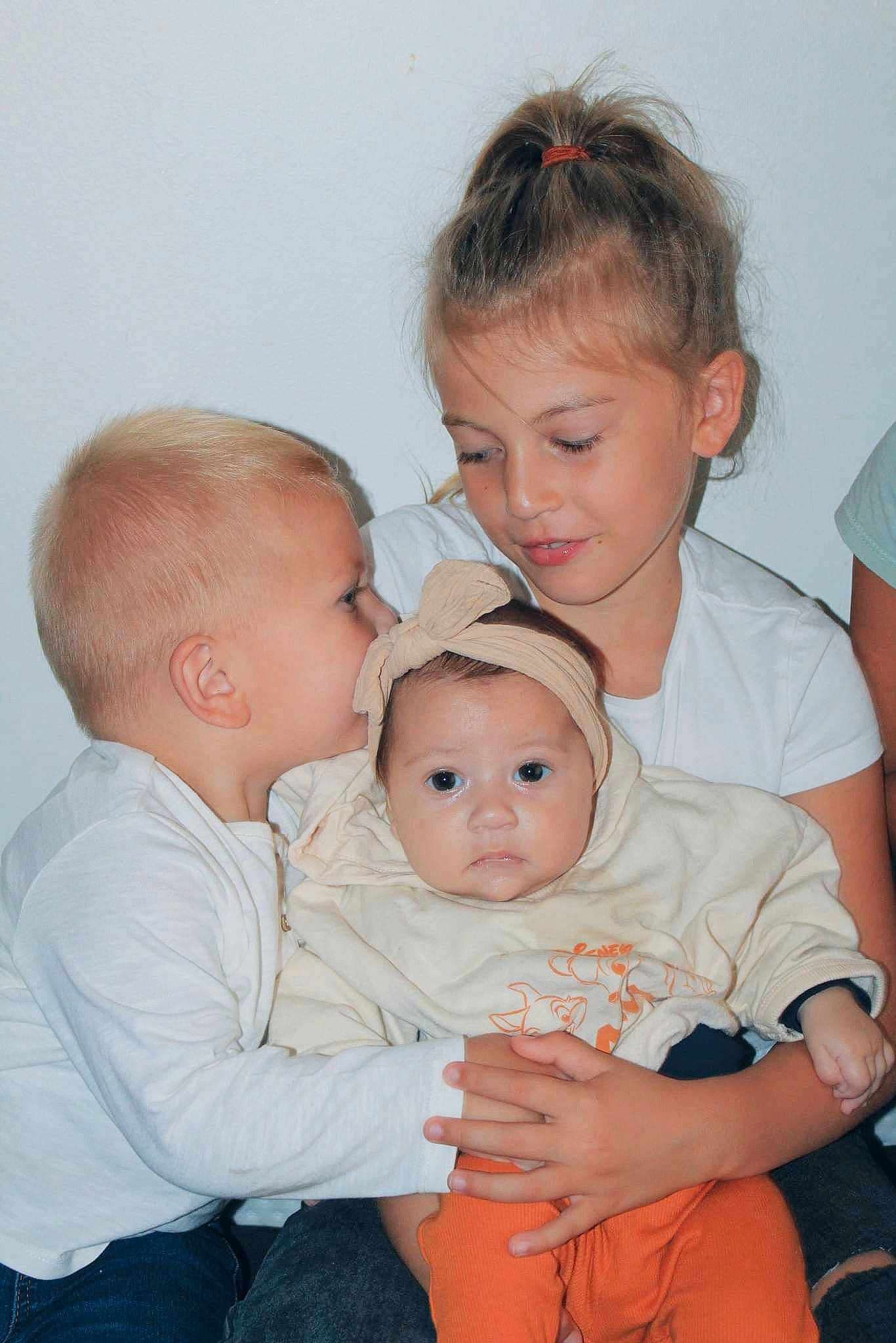 Emilio participe au concours pour gagner de l'argent avec cette photo : arm, baby, baby_toddler_clothing, cheek, child, chin, comfort, eye, finger, fun, gesture, hairstyle, happy, headwear, iris, lip, mouth, nose, organ, person