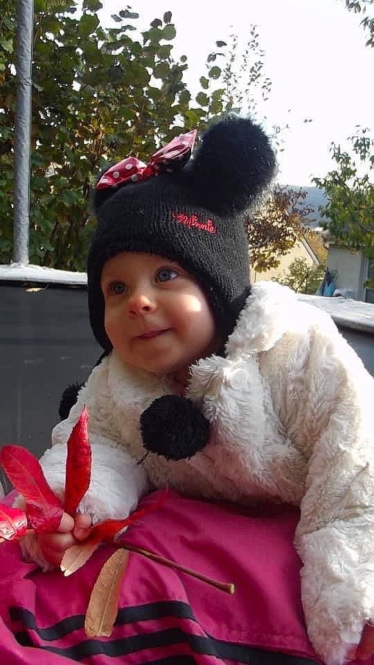 Louise-eva a rejoint le concours — aidez-le/la à gagner de superbes lots ! cap, child, costume, fur, headgear, headwear, person, toddler