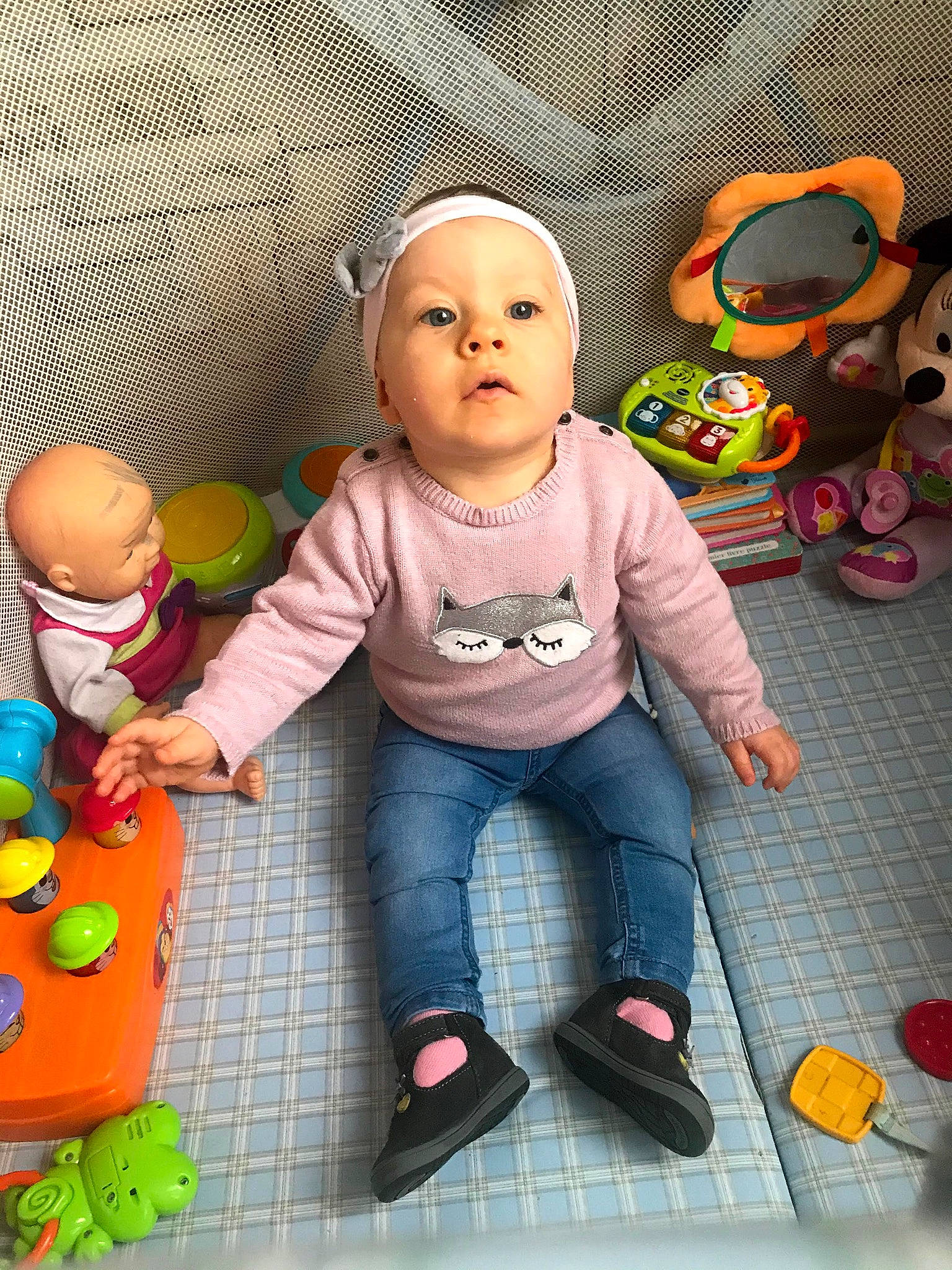 Louise-eva a rejoint le concours — aidez-le/la à gagner de superbes lots ! baby, baby_toys, child, person, play, stuffed_toy, surprise, toddler, toy