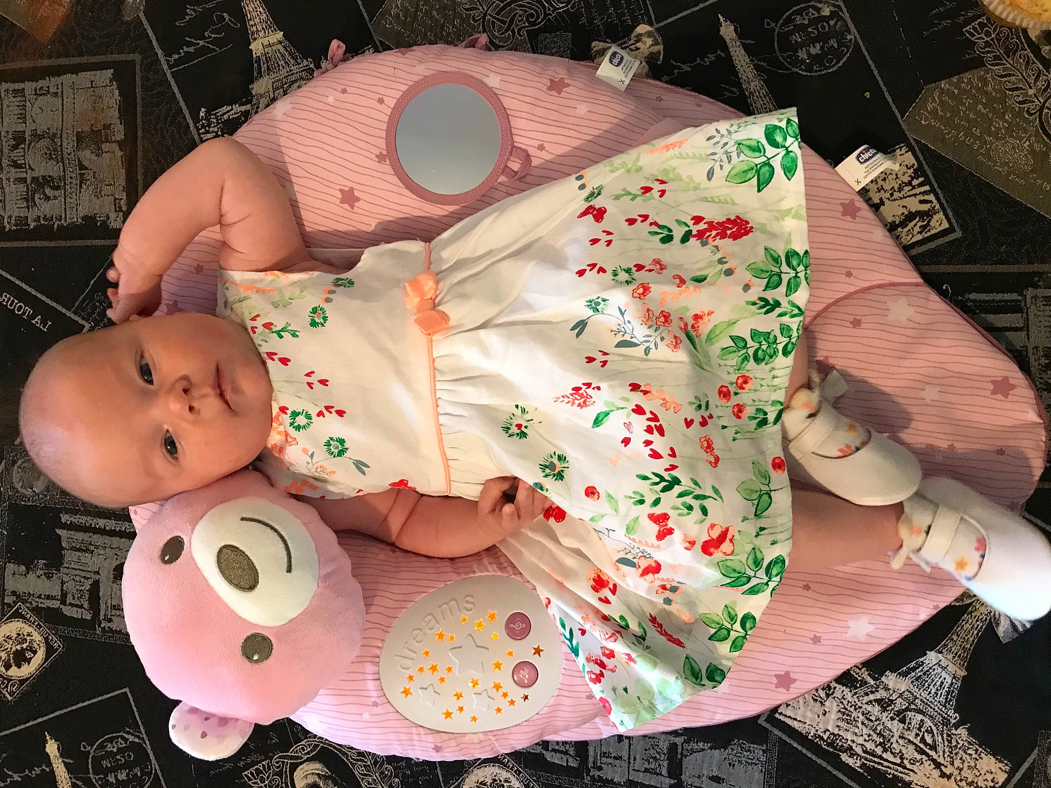 Jeanne participe au concours pour gagner de l'argent avec cette photo : baby, child, person, pink, product, toddler