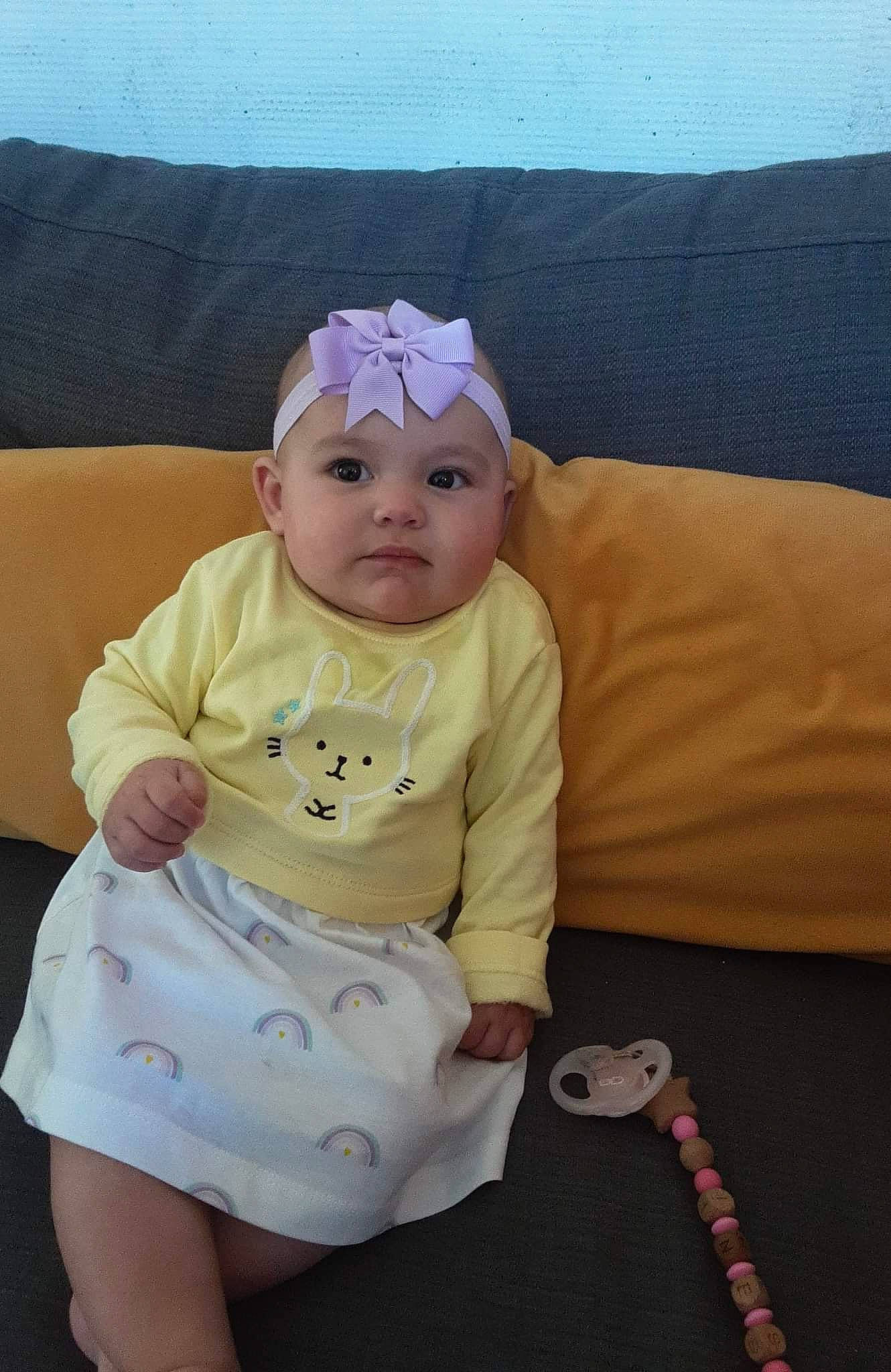 Inès a rejoint le concours — aidez-le/la à gagner de superbes lots ! baby, baby_products, baby_toddler_clothing, cap, cheek, child, comfort, costume_hat, couch, eye, fashion_accessory, happy, hat, head, headband, headwear, human_body, iris, person, sleeve