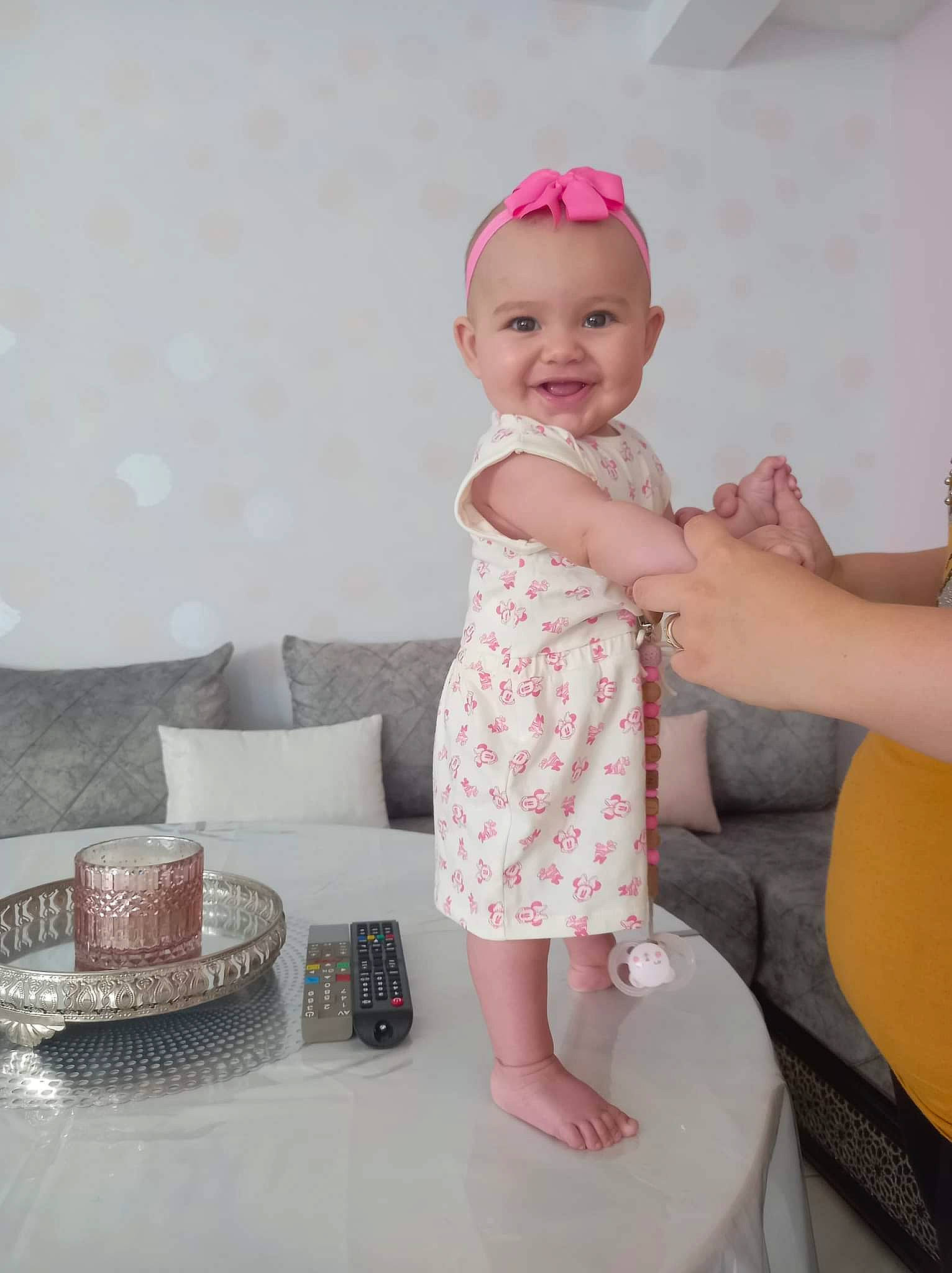 Inès a rejoint le concours — aidez-le/la à gagner de superbes lots ! arm, baby, baby_toddler_clothing, comfort, dress, flooring, fun, hairstyle, happy, headwear, human_leg, joy, pattern, person, pink, room, sitting, skin, sleeve, smile