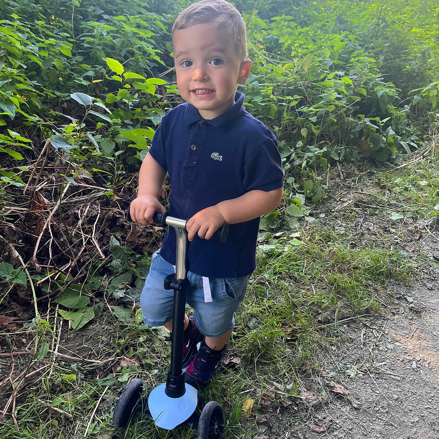 Iziano a rejoint le concours — aidez-le/la à gagner de superbes lots ! boy, clothing, e_scooter, face, grass, head, land, nature, outdoors, pants, person, photography, plant, portrait, soil, transportation, tree, vegetation, vehicle, woodland