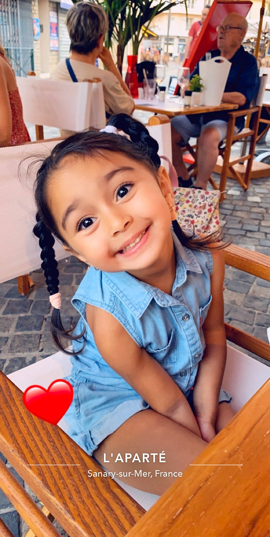 Tiana participe au concours pour gagner de l'argent avec cette photo : baby_toddler_clothing, child, eye, heart, joy, lap, linens, outdoor_furniture, party_supply, person, pillow, polka_dot, slipcover, throw_pillow, toddler