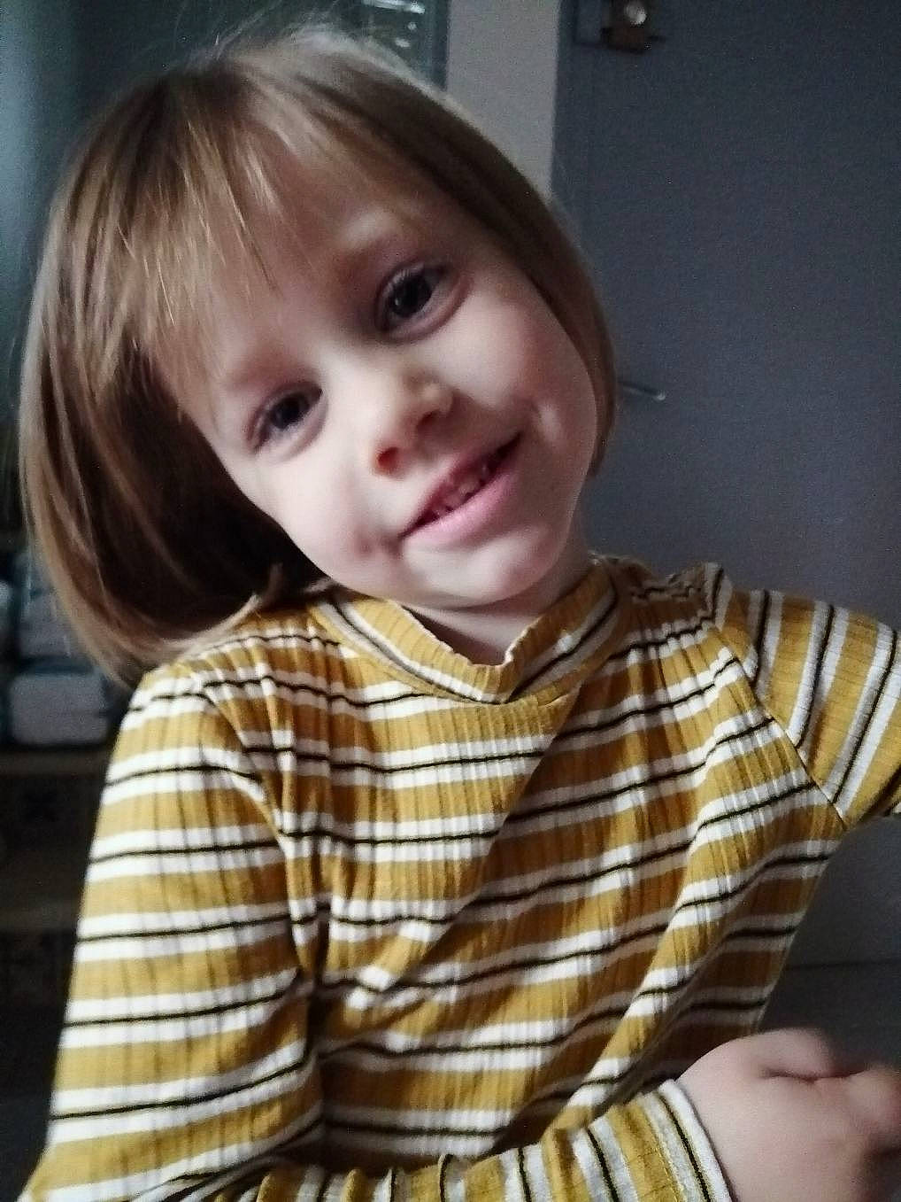 Noéra participe au concours pour gagner de l'argent avec cette photo : baby, baby_toddler_clothing, blond, brown_hair, cheek, child, child_model, clothing, design, hairstyle, iris, joy, pattern, person, plaid, portrait, portrait_photography, skin, sleeve, toddler