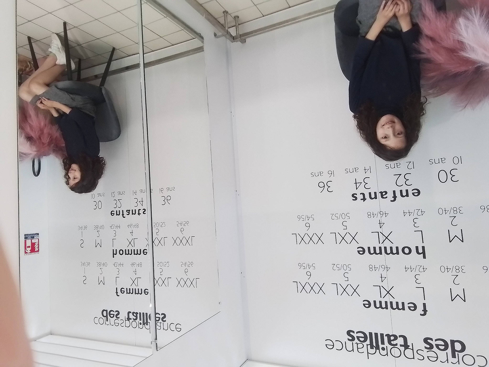 Maissa participe au concours pour gagner de l'argent avec cette photo : font, fur, happy, joy, person, room