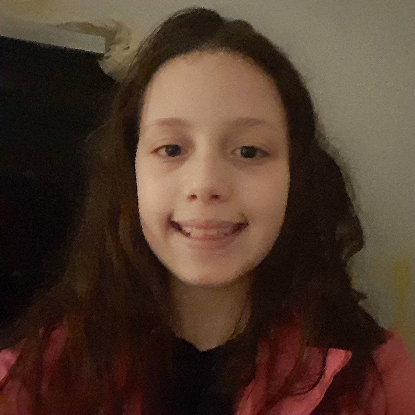 Maissa a rejoint le concours — aidez-le/la à gagner de superbes lots ! black_hair, cheek, chin, cool, ear, eyebrow, eyelash, flash_photography, forehead, hair, happy, iris, jaw, joy, lip, long_hair, mouth, neck, nose, person