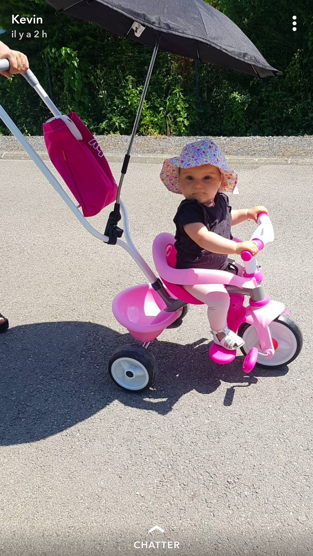 Solene participe au concours pour gagner de l'argent avec cette photo : auto_part, child, fun, headwear, kick_scooter, person, pink, play, product, riding_toy, tricycle, vehicle, wheel