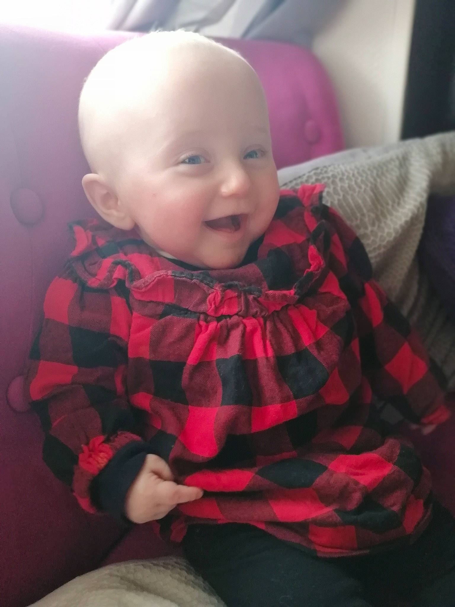 Bonnie a rejoint le concours — aidez-le/la à gagner de superbes lots ! baby, baby_toddler_clothing, cheek, child, chin, comfort, dress, eye, finger, head, iris, lip, magenta, pattern, person, pink, purple, skin, sleeve, smile