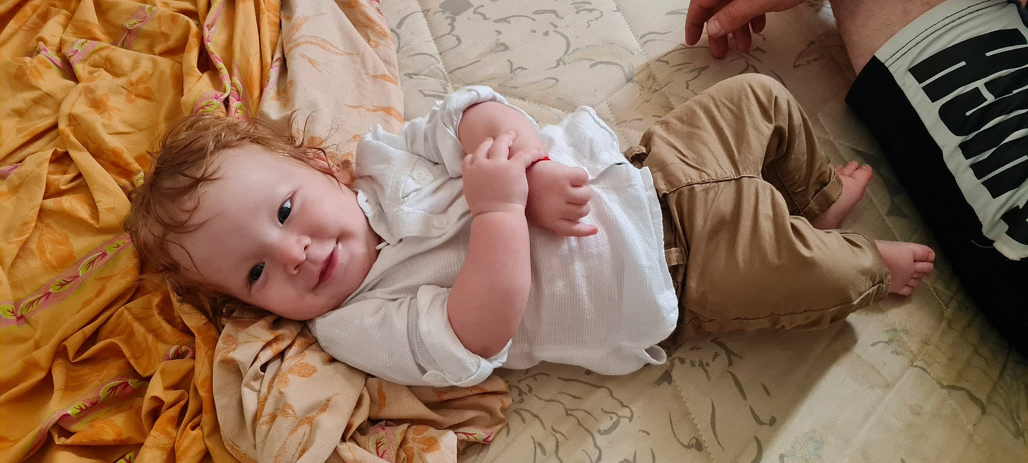 Iulian participe au concours pour gagner de l'argent avec cette photo : arm, baby, baby_toddler_clothing, cheek, comfort, eye, facial_expression, finger, gesture, hand, happy, joy, mammal, mouth, muscle, person, skin, sleeve, smile, toddler