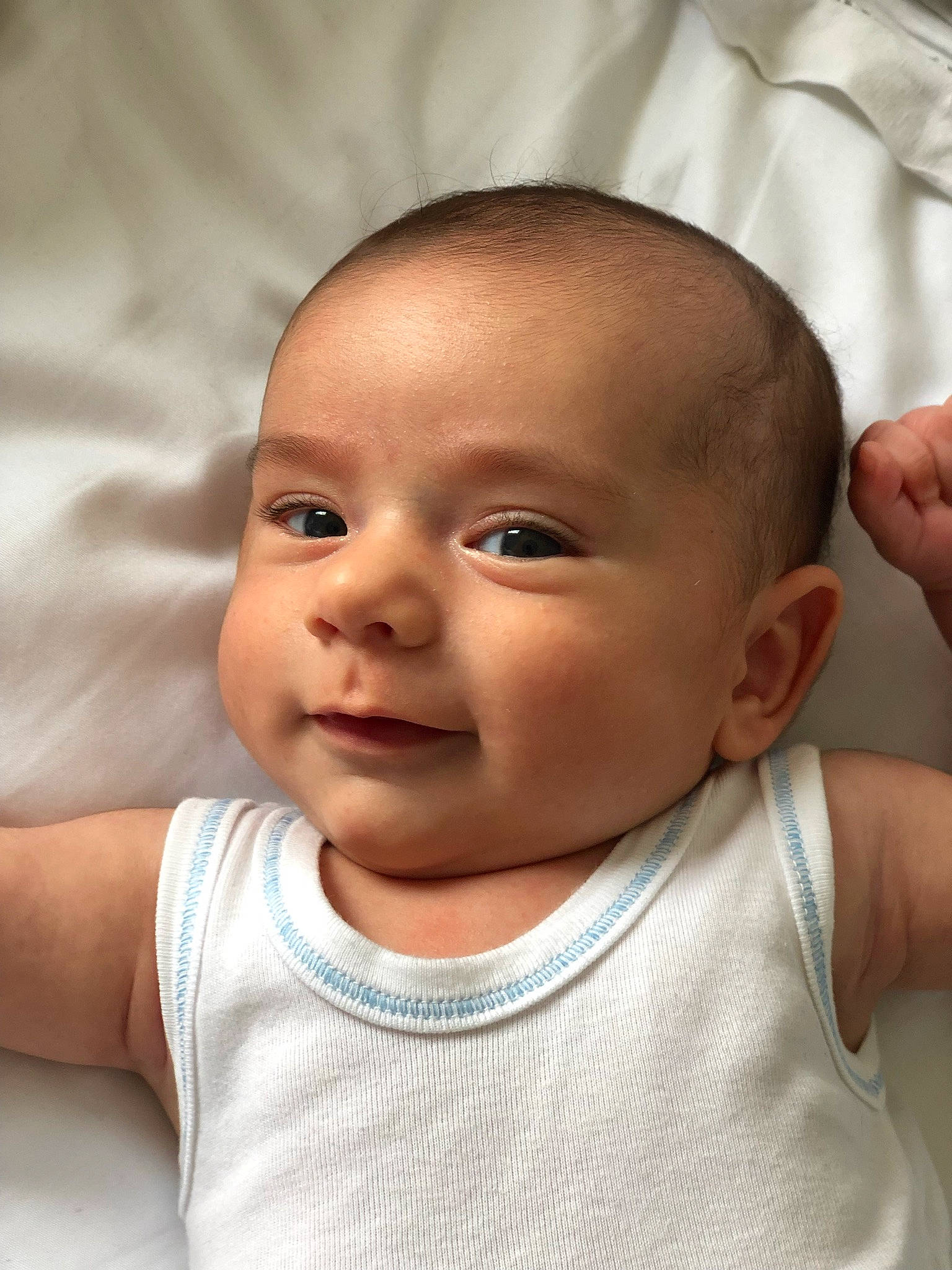 Pierre participe au concours pour gagner de l'argent avec cette photo : baby, baby_toddler_clothing, cheek, chin, ear, eye, eyebrow, eyelash, face, facial_expression, forehead, happy, head, iris, lip, mouth, nose, person, skin, sleeve