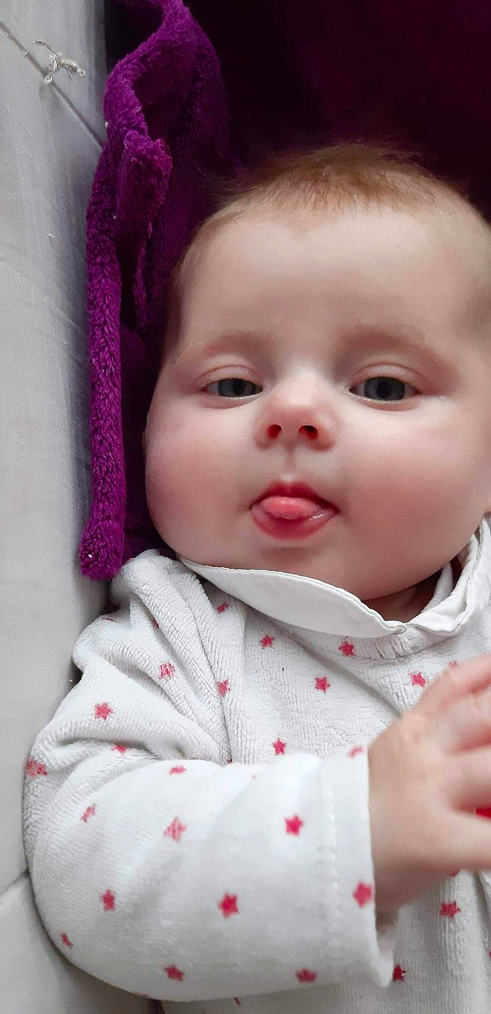 Lëila a rejoint le concours — aidez-le/la à gagner de superbes lots ! baby, beauty, cheek, child, close_up, eye, face, head, iris, lip, mouth, nose, person, pink, portrait_photography, skin, toddler