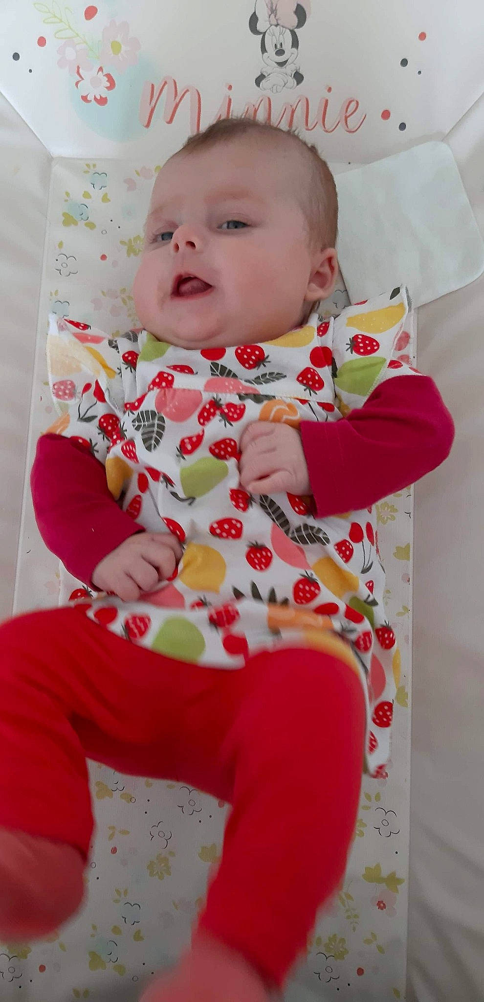 Lëila participe au concours pour gagner de l'argent avec cette photo : baby, baby_toddler_clothing, cheek, child, person, textile, toddler