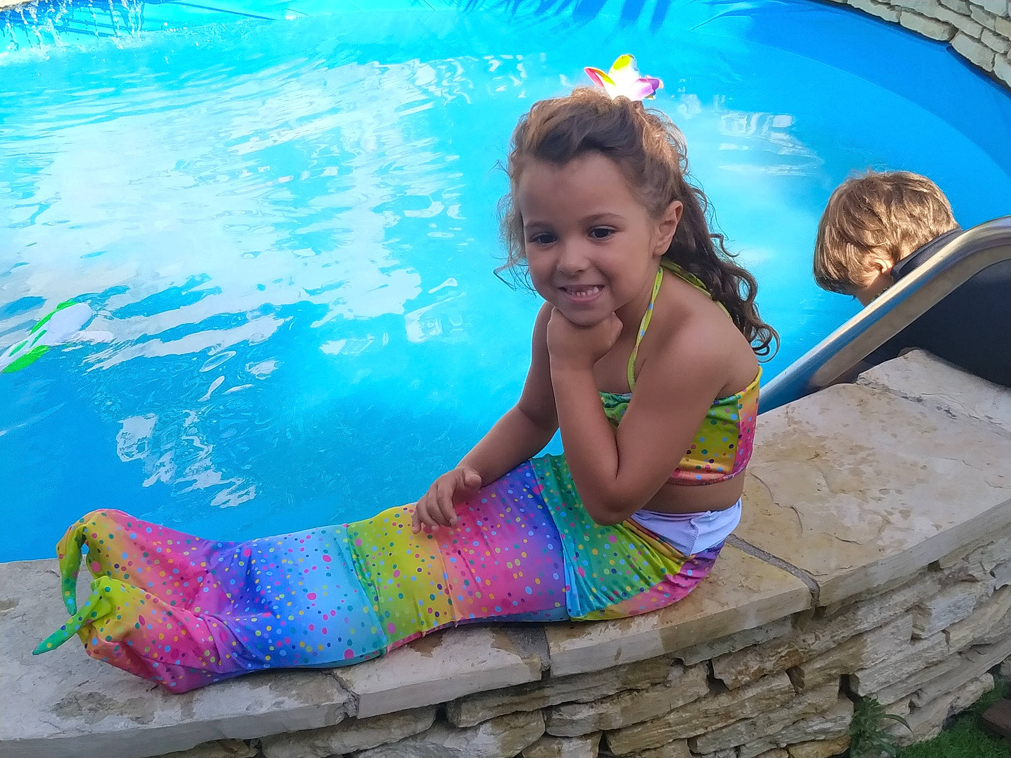 Chiara a rejoint le concours — aidez-le/la à gagner de superbes lots ! child, fictional_character, fun, joy, leisure, mermaid, person, play, recreation, smile, summer, swimming_pool, toddler, vacation, water