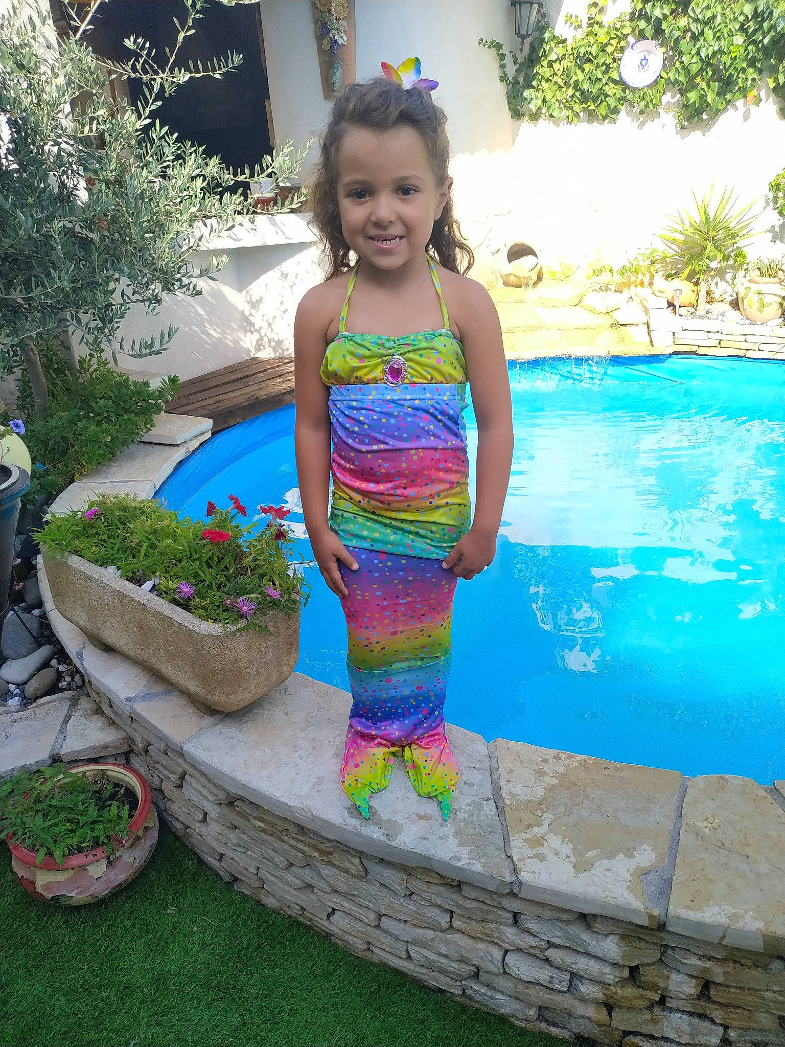 Chiara a rejoint le concours — aidez-le/la à gagner de superbes lots ! child, fawn, fictional_character, fun, games, garden, joy, leisure, person, recreation, summer, toddler, tree, vacation, water