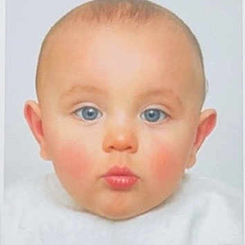 Kaden a rejoint le concours — aidez-le/la à gagner de superbes lots ! baby, child, portrait, face, blue_eyes, rosy_cheeks, pouting, closeup, infant, cute, soft_lighting, white_background, expression, young_child, headshot, innocent, adorable, skin, person, cozy