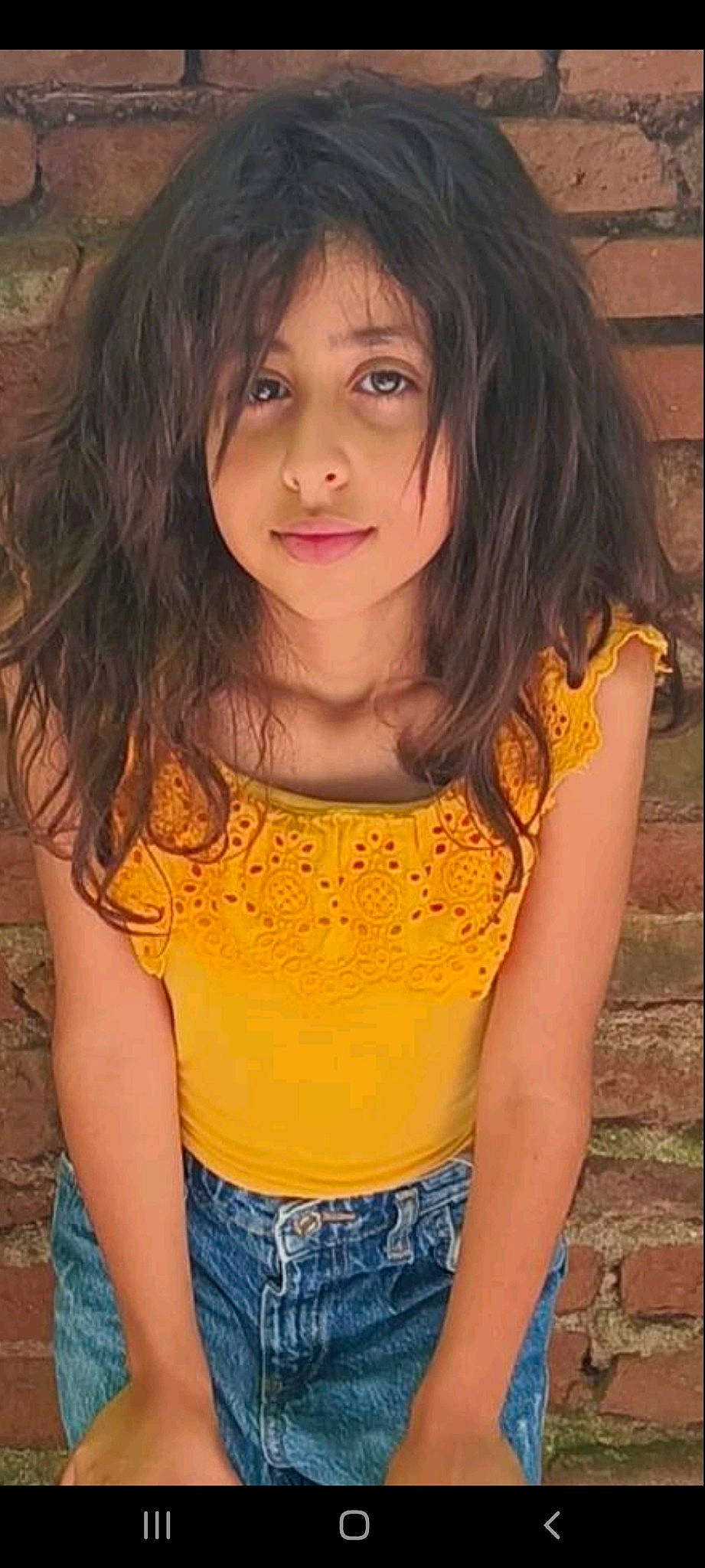 Mounia a rejoint le concours — aidez-le/la à gagner de superbes lots ! clothing, eyelash, face, facial_expression, fashion, flash_photography, hairstyle, happy, head, iris, lip, mouth, neck, nose, orange, organ, person, skin, sleeve, smile