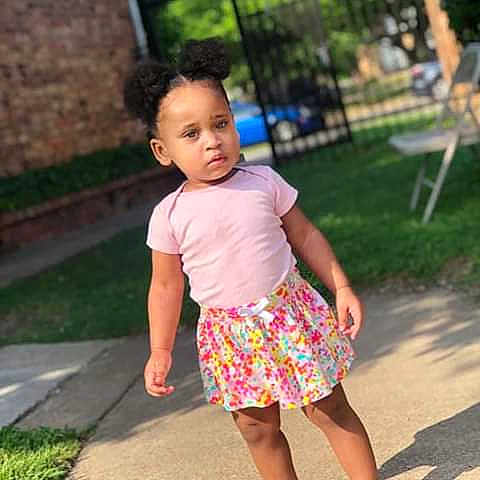 Mar'Laya is registered to the contest to win money with this photo: baby, beauty, child, footwear, fun, grass, happy, leisure, person, pink, play, shoe, shorts, skin, smile, summer, t_shirt, toddler, vacation, walking