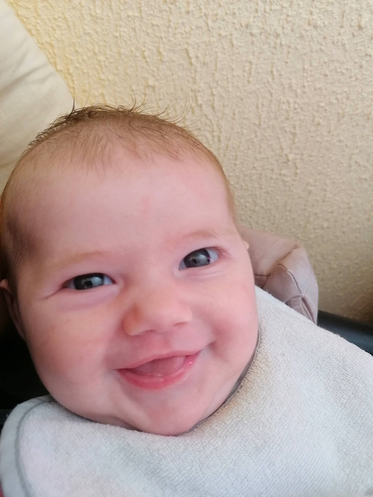 Lucy participe au concours pour gagner de l'argent avec cette photo : baby, cheek, chin, comfort, ear, eye, eyebrow, eyelash, forehead, happy, iris, jaw, joy, lip, mouth, neck, nose, person, skin, sleeve